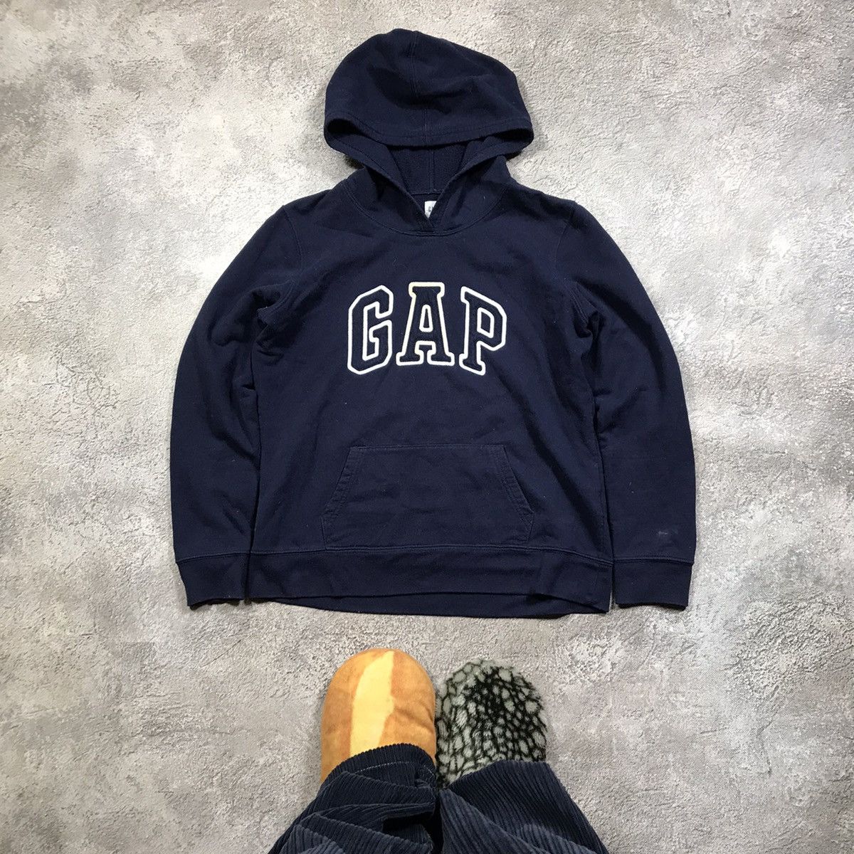 Vintage Vintage 90s Gap Faded Embroidered Logo Hoodie Streetwear M Size M / US 6-8 / IT 42-44 - 1 Thumbnail