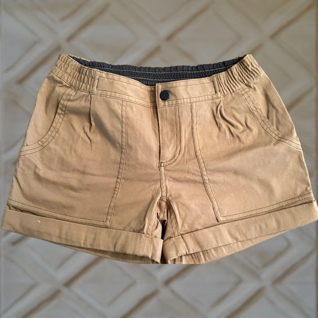 Mountain Hardwear VINTAGE Mountain Hardwear Women’s Khaki Nylon Cargo Shorts Size 2 4” Inseam Size 24" / US 00 / IT 34 - 1 Thumbnail