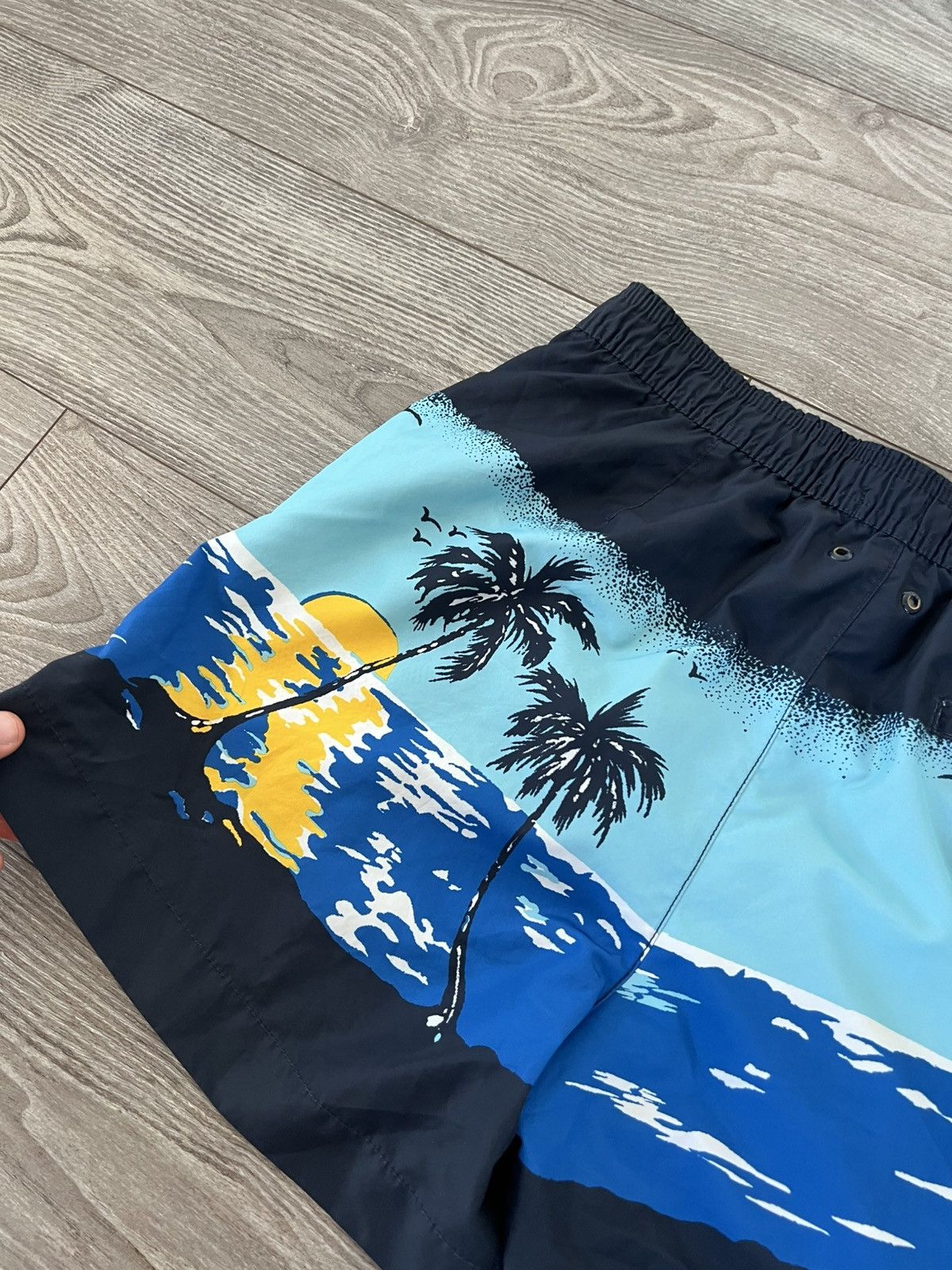 Tommy Hilfiger Tommy Hilfiger Overprinted Bahama Beach Swimming Shorts Size US 30 / EU 46 - 16 Thumbnail