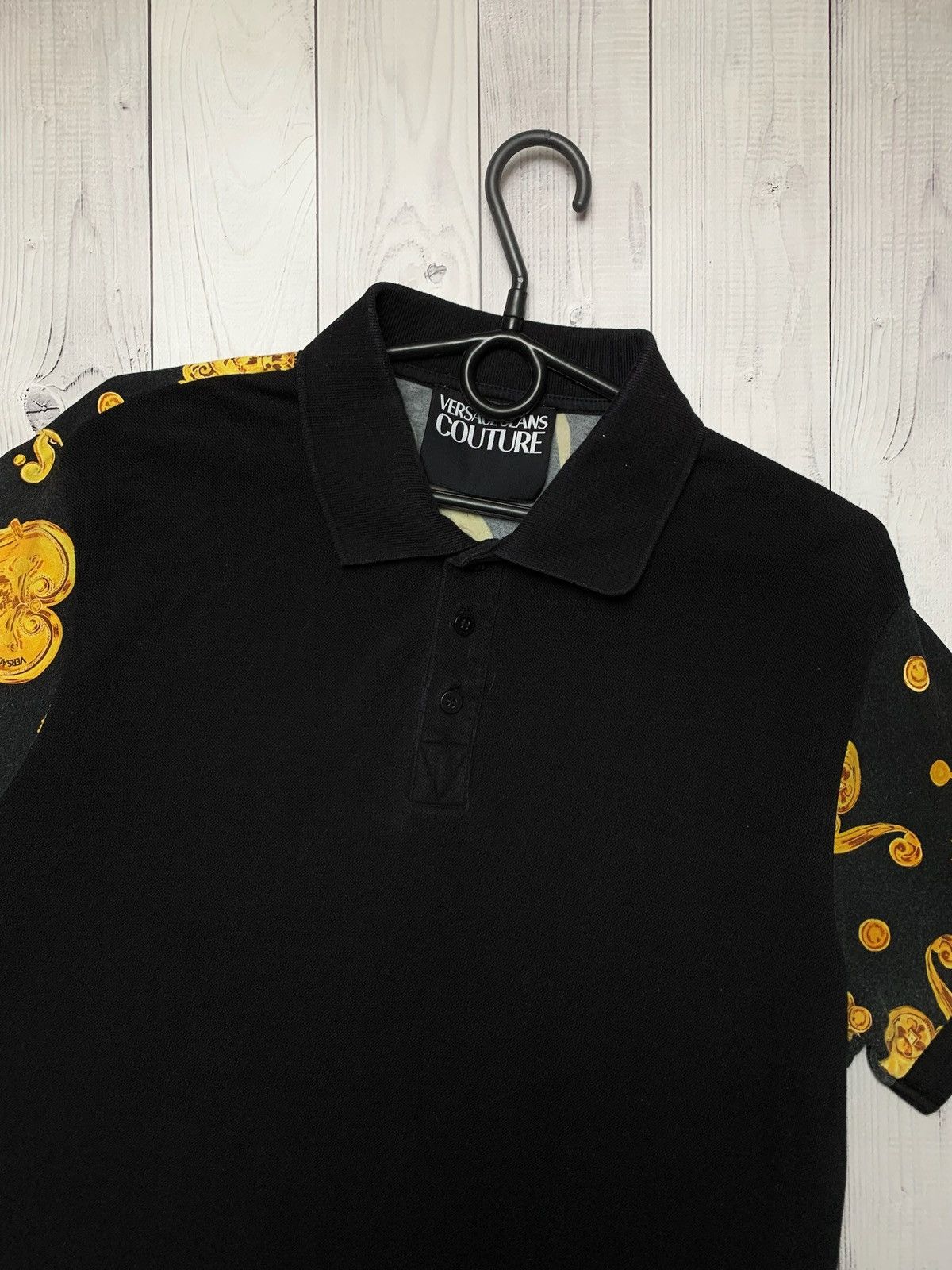 Vintage Vintage Versace jeans Couture polo size L logo Size US L / EU 52-54 / 3 - 3 Thumbnail