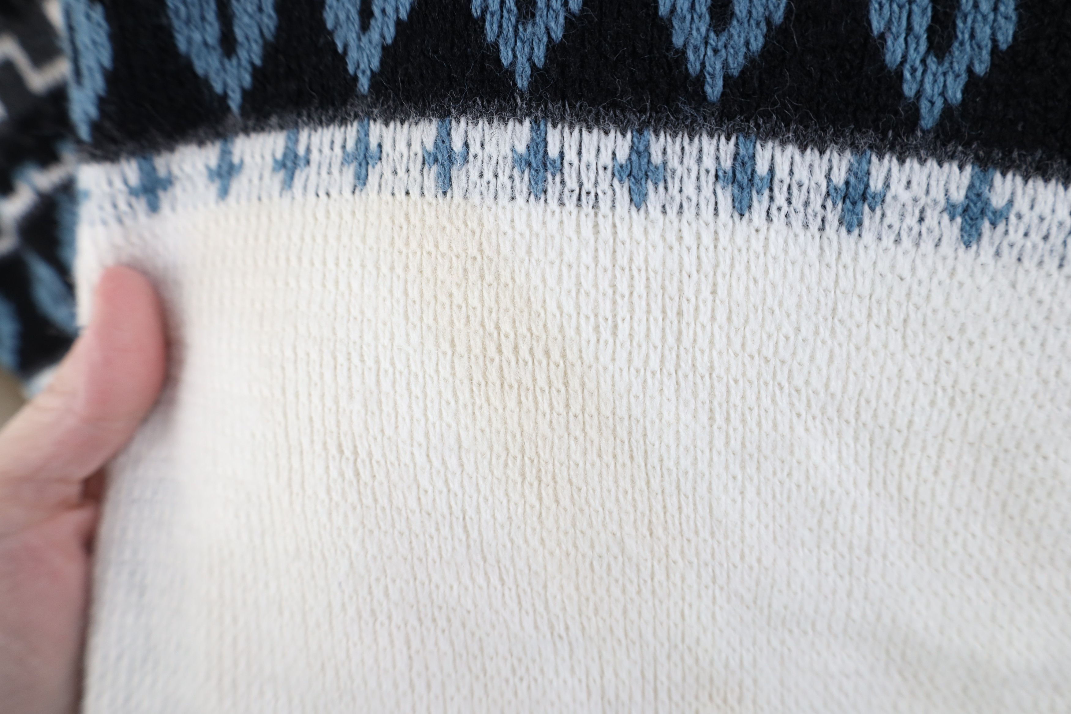 Vintage Vintage 60s 70s Streetwear Snowflake Fair Isle Sweater Size US XL / EU 56 / 4 - 4 Thumbnail
