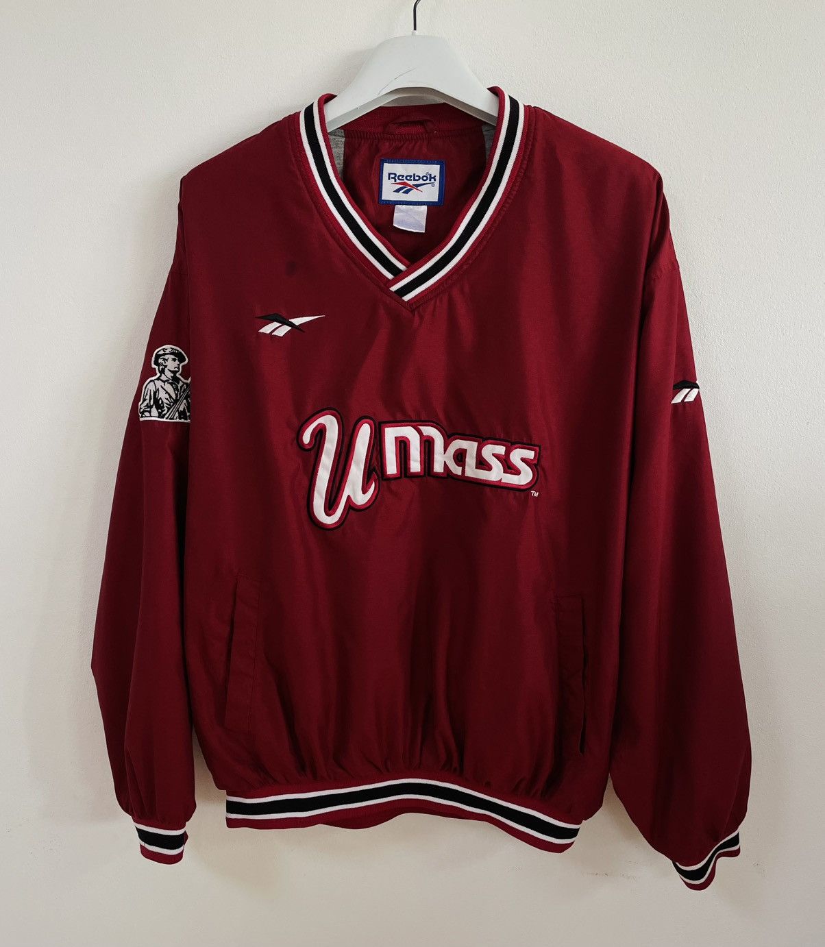 VTG Reebok UMass Amherst University Nylon Sweatshirt JACKET