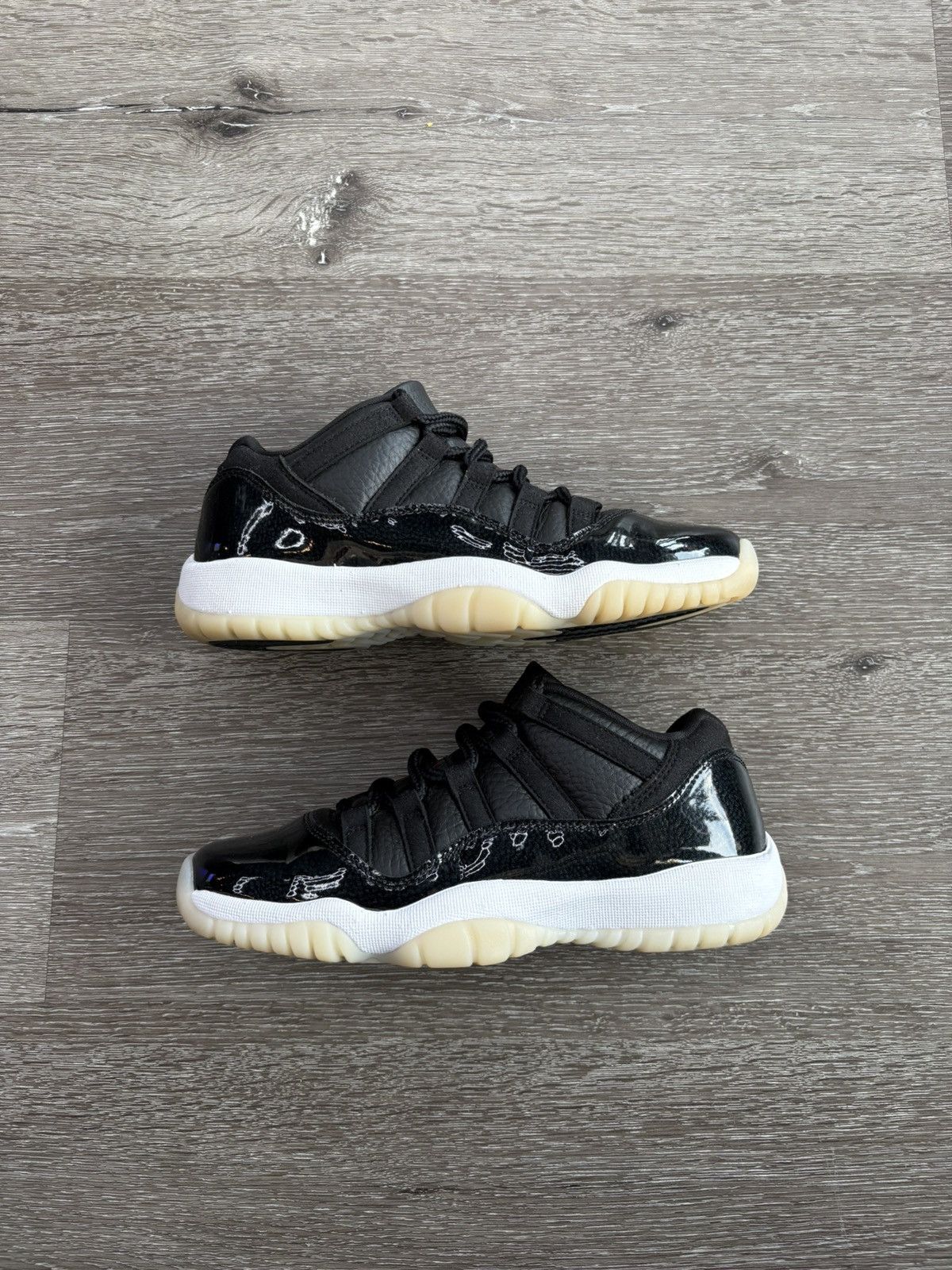 Jordan Brand Air Jordan 11 Retro “Low 72-10” (GS) **PRE-OWNED** Size US 5 / EU 37 - 1 Thumbnail