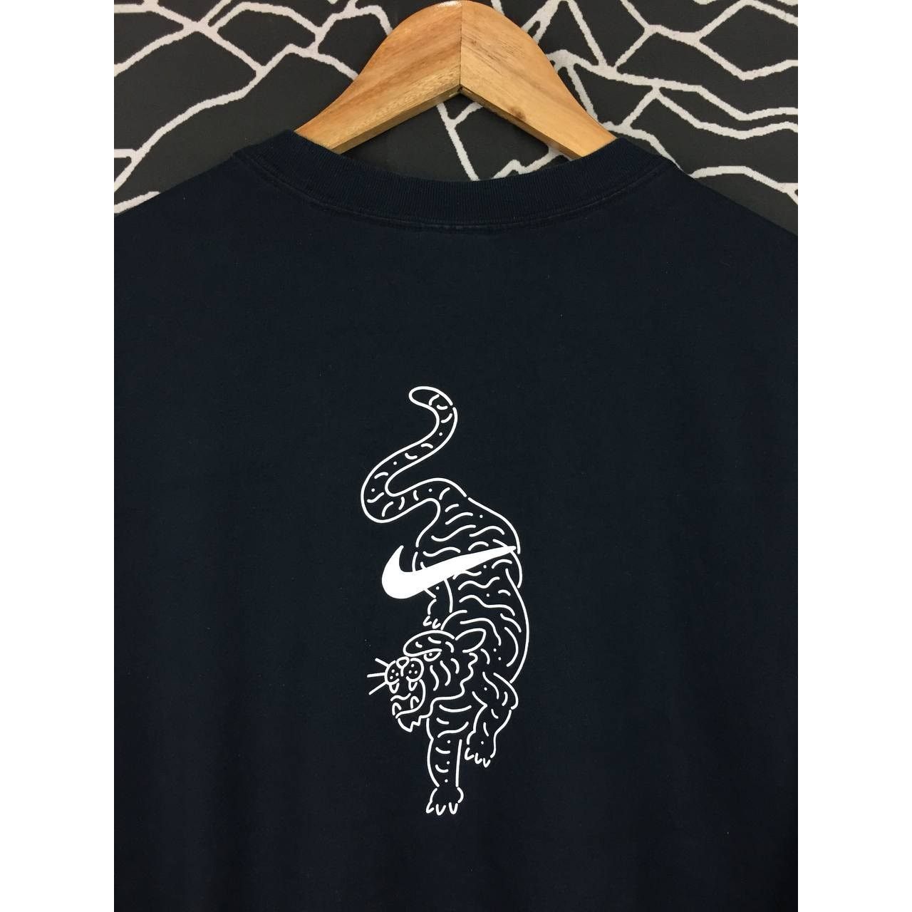 Nike × Vintage Nike Center Logo Tiger Graphic Longsleeve Tee Size US XL / EU 56 / 4 - 9 Thumbnail