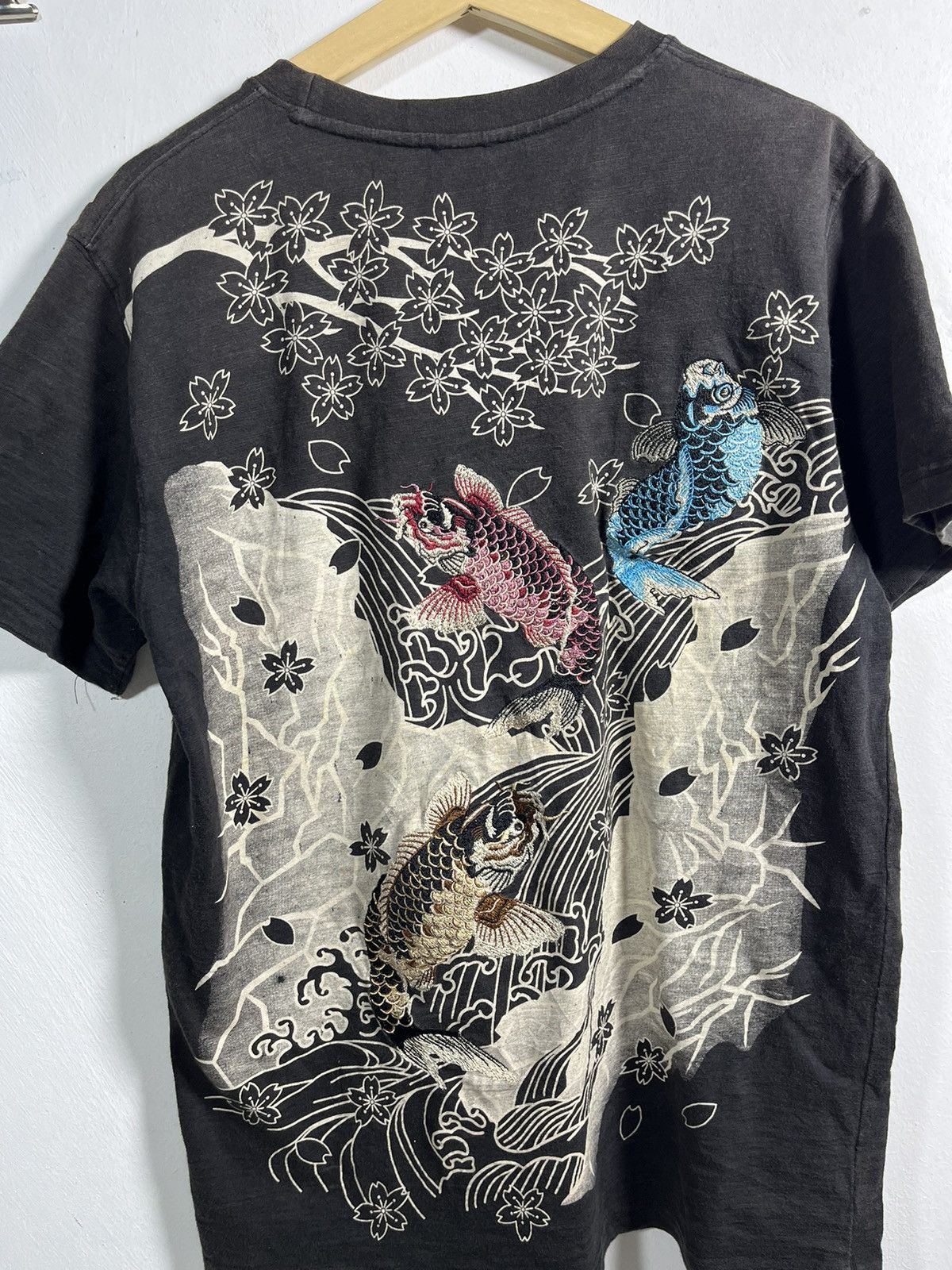 Japanese Brand 🉐 Vintage Sukajan T-Shirt – Koi Fish & Sakura Embroidery Size US L / EU 52-54 / 3 - 1 Thumbnail