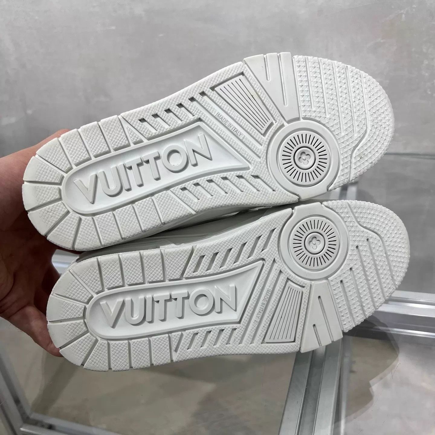 Louis Vuitton LV Trainer White UK1 35 Size US 4.5 / IT 34.5 - 7 Thumbnail