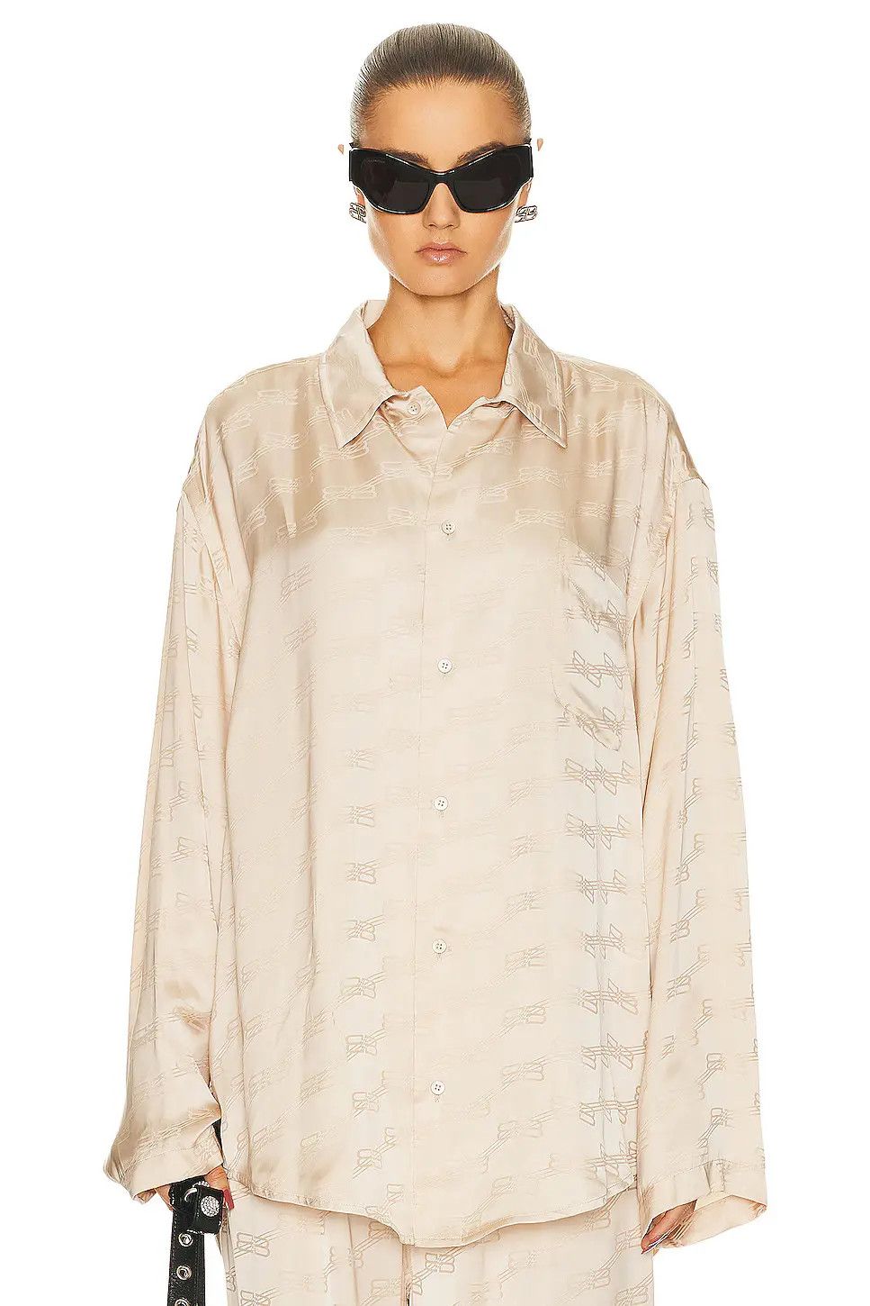 Balenciaga o1bcso1str1124 BB Monogram Minimal Shirt Large Fit Beige Size M / US 6-8 / IT 42-44 - 1 Thumbnail
