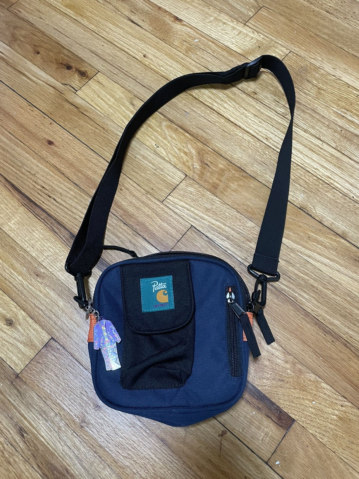 Sling bag carhartt x patta cheap