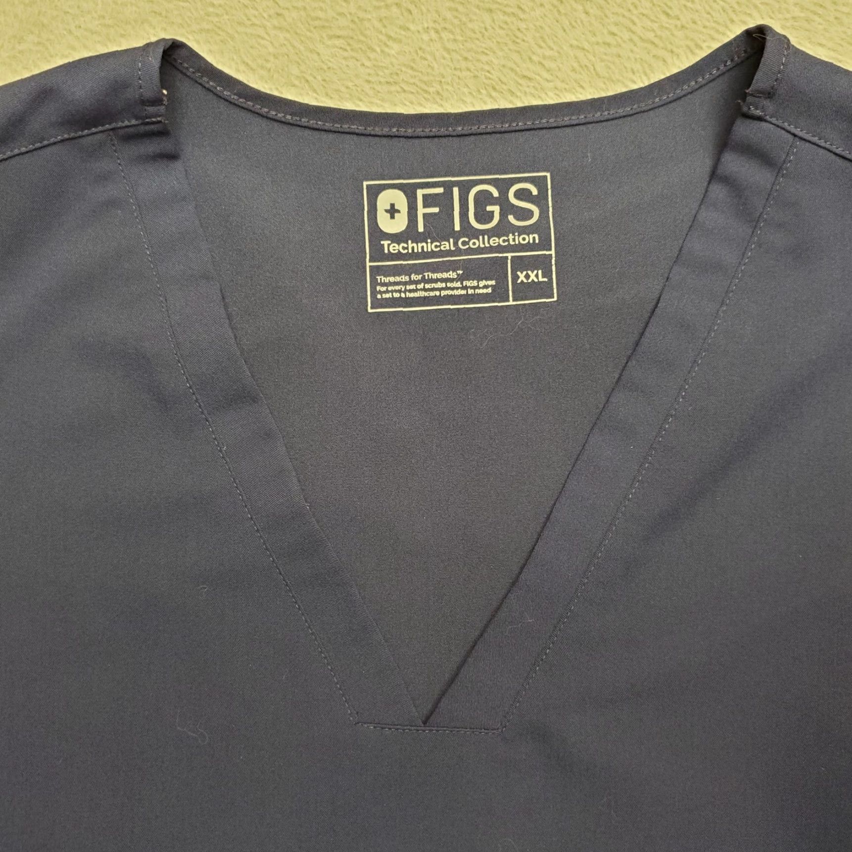 Vintage FIGS Scrub Top Womens 2XL Blue Technical Collection V-Neck Pockets Medical Nurse Women Mens Girls 90s Size XXL / US 16-18 / IT 52-54 - 2 Thumbnail
