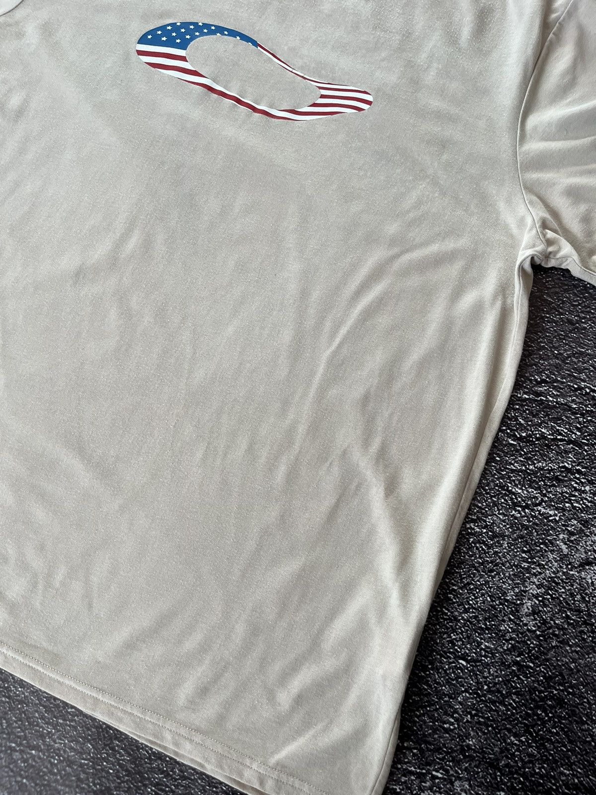 Oakley Crazy Y2K Oakley USA American Flag Vintage t shirt Size US XXL / EU 58 / 5 - 7 Thumbnail