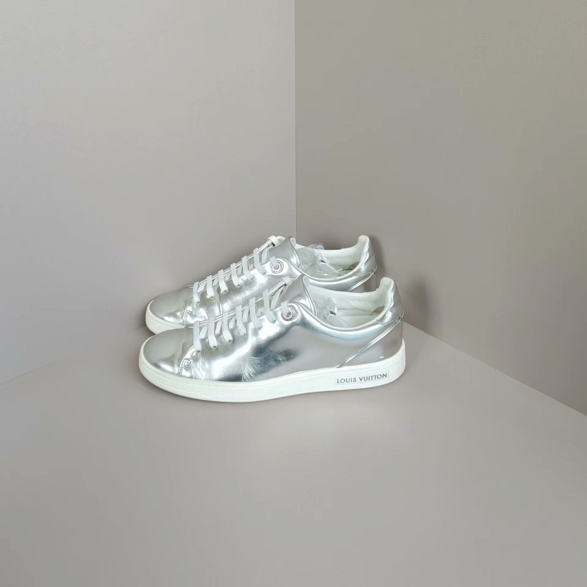 Louis Vuitton Louis Vuitton Silver Lowtop Sneakers us_6 Women Size US 6 / IT 36 - 1 Thumbnail