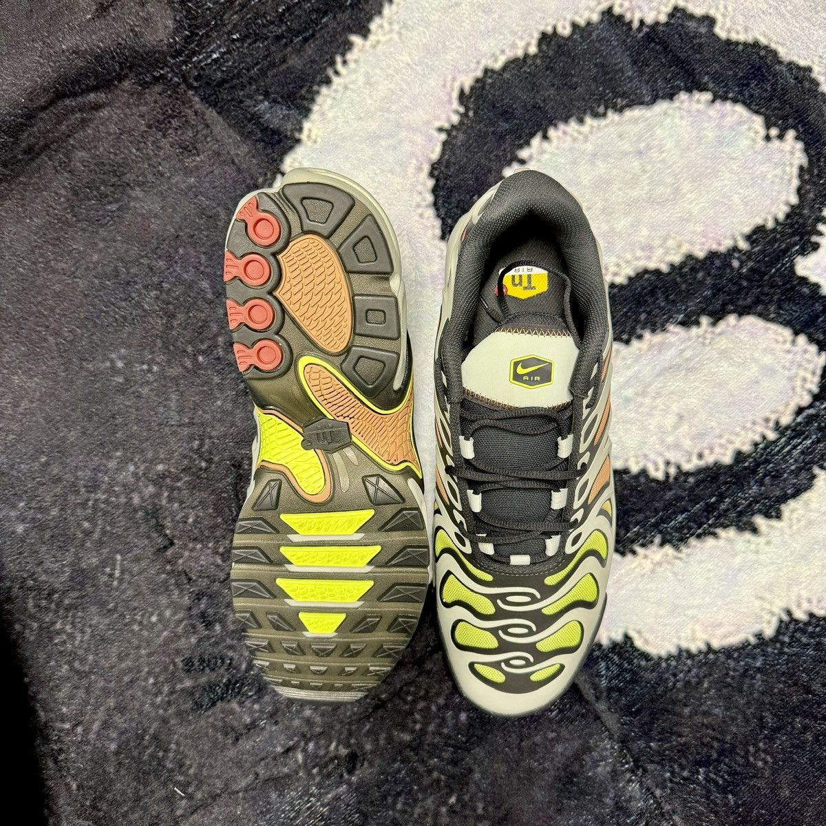 Nike Nike Air Max Plus Drift Light Silver Volt Size US 10 / EU 43 - 5 Thumbnail