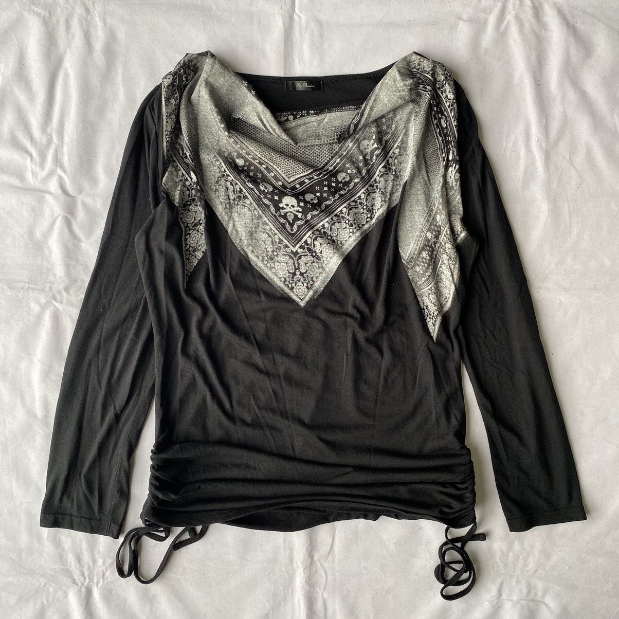 If Six Was Nine × Japanese Brand × Le Grande Bleu (L.G.B.) Japanese Street Gothic L.G.B Style Bandana Cowl Neck Tees Size US L / EU 52-54 / 3 - 2 Thumbnail