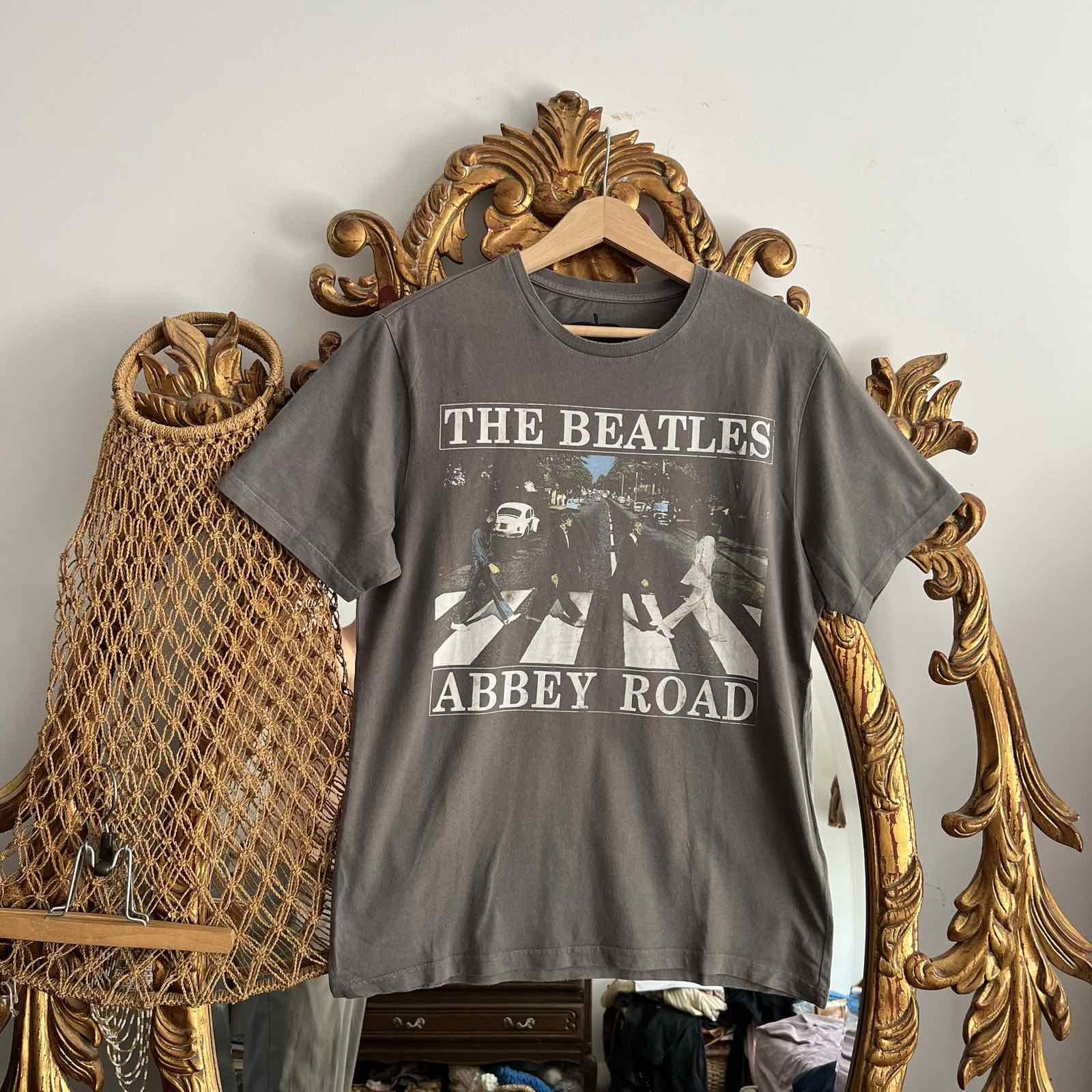 Band Tees Vintage 2005 The Beatles Abbey Road T-Shirt Size M Size US M / EU 48-50 / 2 - 1 Thumbnail