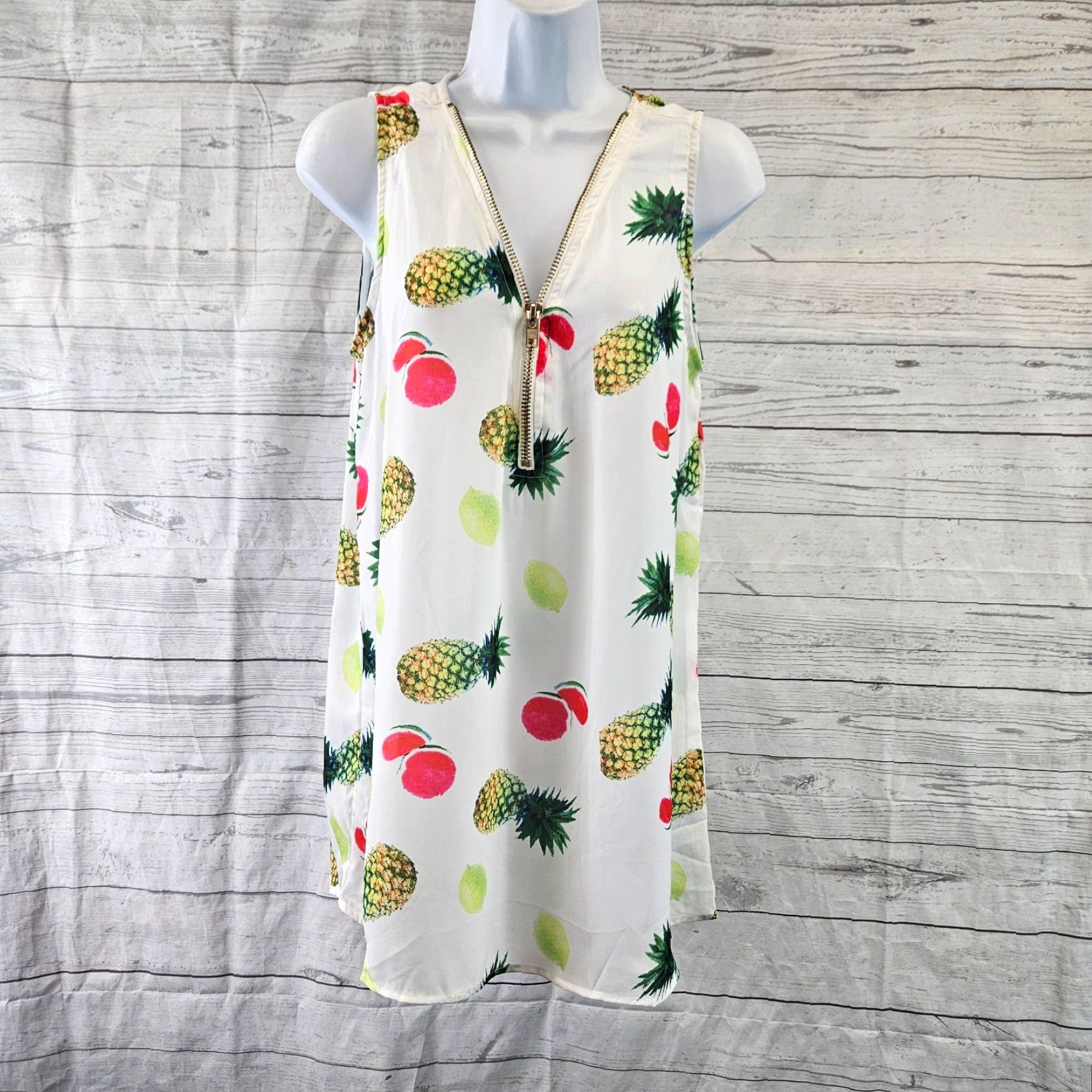 Vintage VLD Victoria Leland Design Womens Top Blouse M White Green Pineapple Fruit V-Neck Shirt Womens Size M / US 6-8 / IT 42-44 - 2 Thumbnail