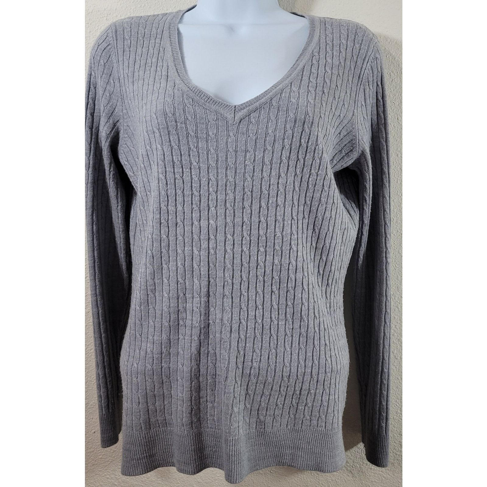 Luxe Luxe Gray V Neck Long Sleeve Sweater Top Medium Lightweight Size M / US 6-8 / IT 42-44 - 1 Thumbnail