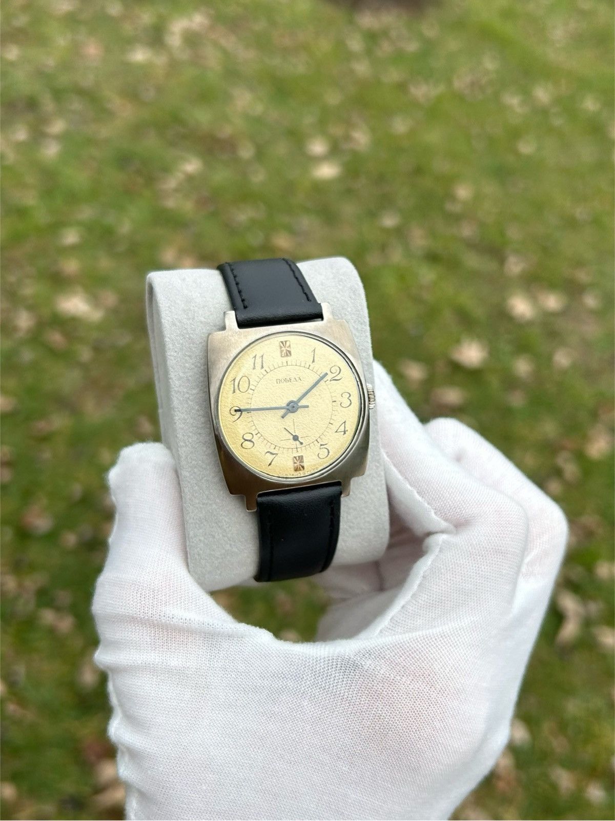 Vintage Vintage Watch Pobeda Soviet USSR Mechanical Wristwatch 1980s Size ONE SIZE - 4 Thumbnail