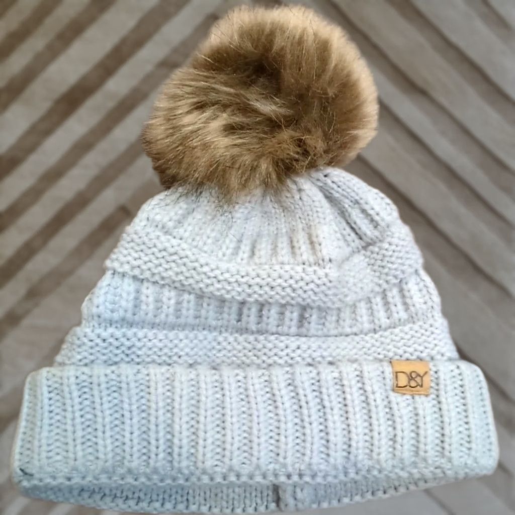 Vintage VINTAGE David and Young Beanie Hat Women One Size Gray Faux Fur Pom Knit Cruelty-Free Winter Modern Logo Cap Size ONE SIZE - 1 Thumbnail