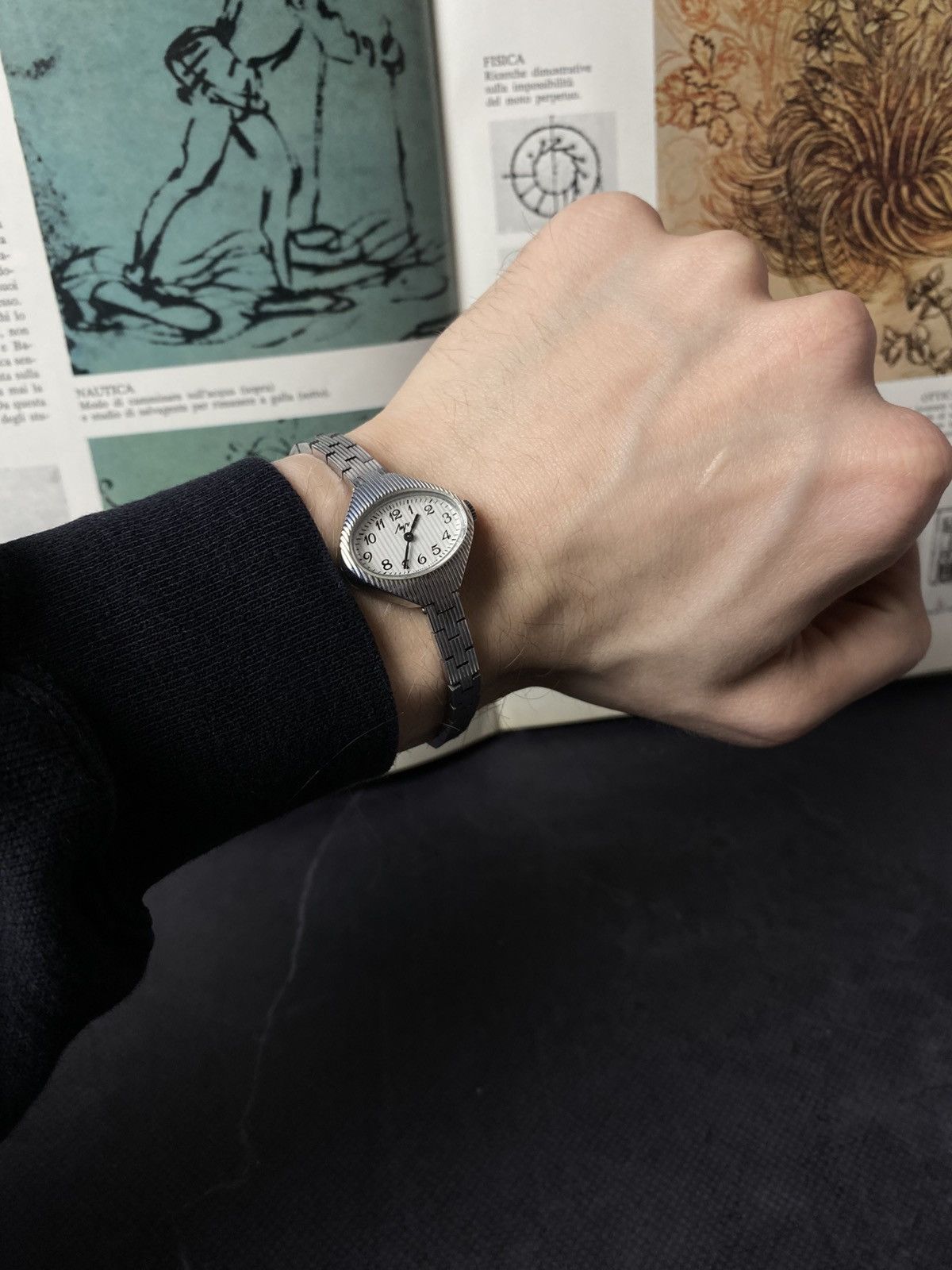 Vintage Vintage Luch Ladies Watch USSR Oval Retro Futuristic Rare Size ONE SIZE - 5 Thumbnail