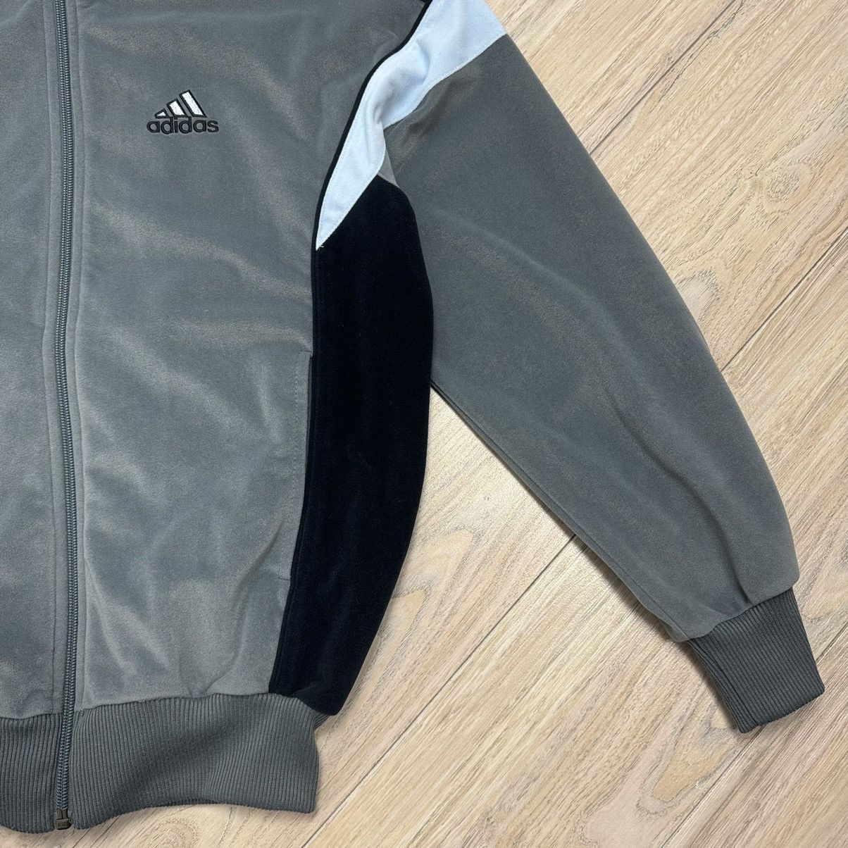 Adidas Vintage Y2K Adidas Rare Velour Grey Zip Up Track Jacket Size US S / EU 44-46 / 1 - 7 Thumbnail