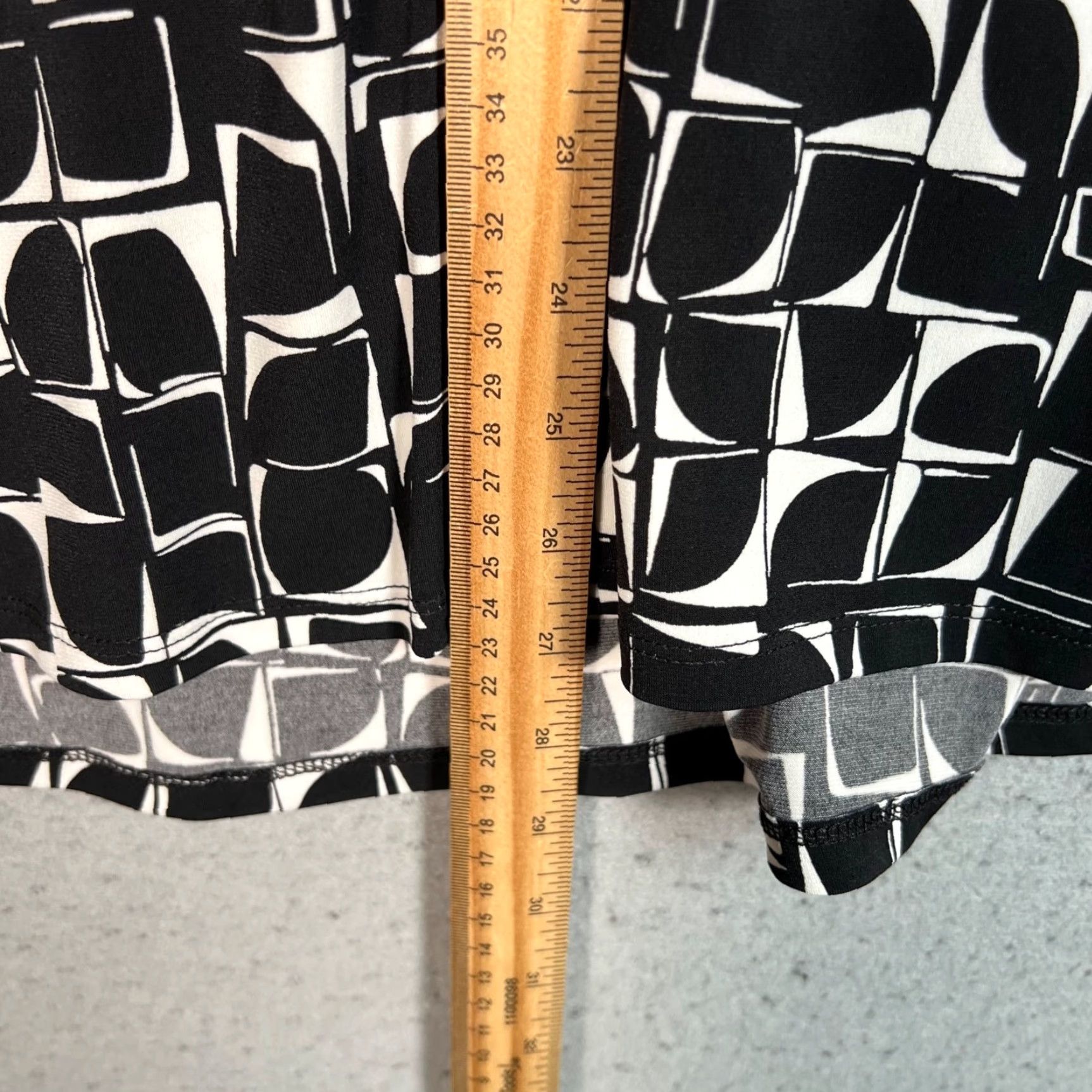 Vince Camuto Vince Camuto Womens Small Sleeveless Black & White Geometric Print Blouse Top Size S / US 4 / IT 40 - 6 Thumbnail