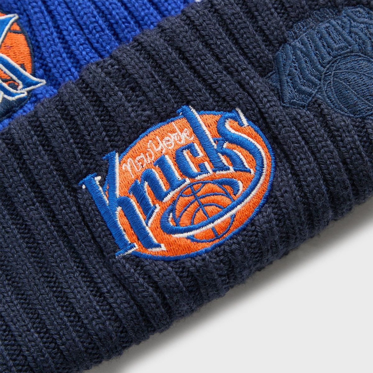 Kith × New Era Kith & New Era New York Knicks All Over Patches Knit Beanie Size ONE SIZE - 5 Thumbnail