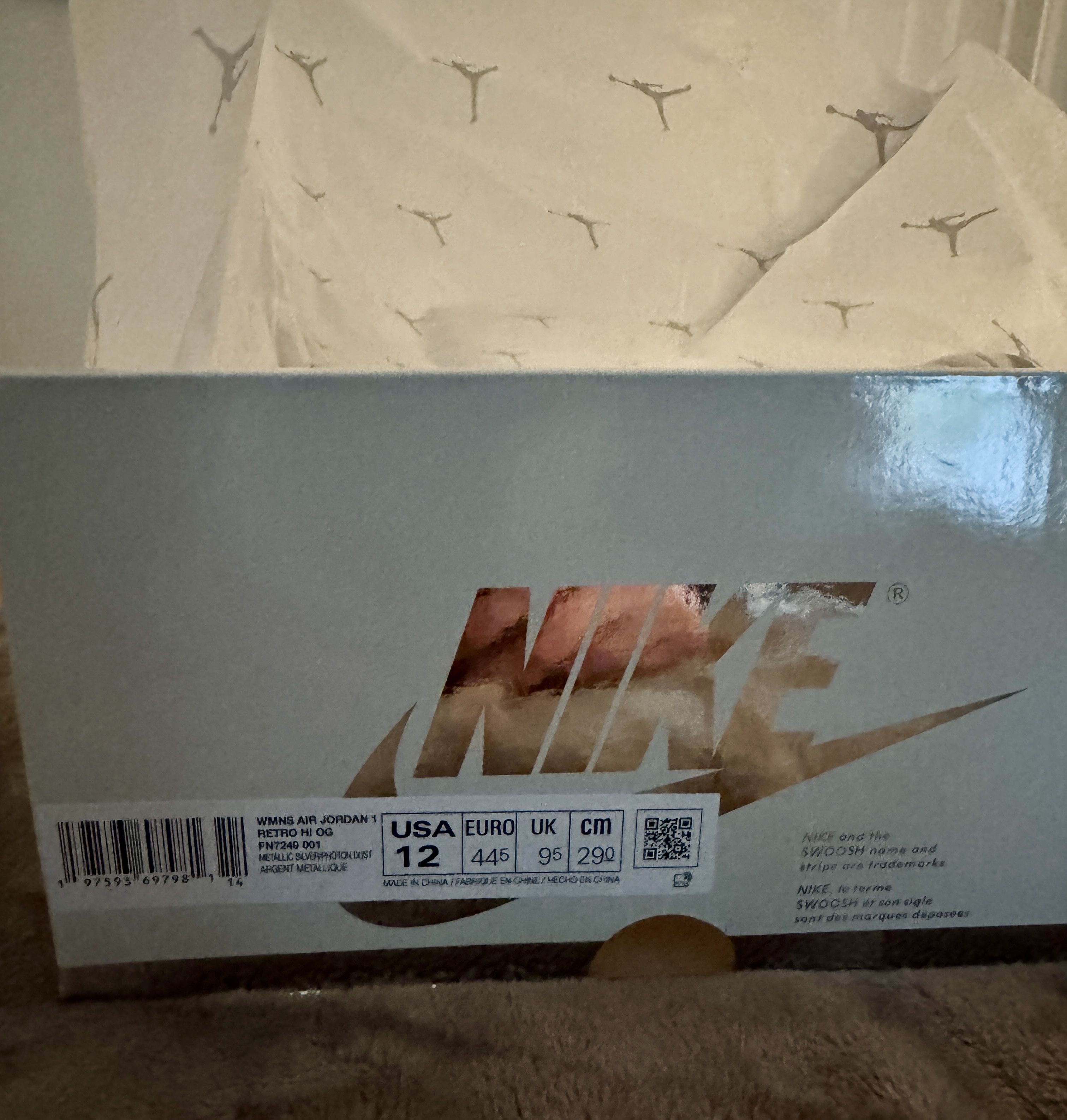 Nike Nike Air Jordan 1 Retro Hi OG Metallic Silver Size US 12 / IT 42 - 6 Thumbnail