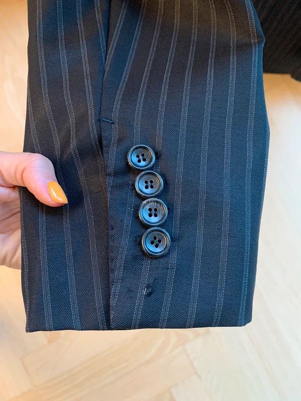 Gucci STRIPPED SUIT BY TOM FORD Size 50R - 16 Thumbnail