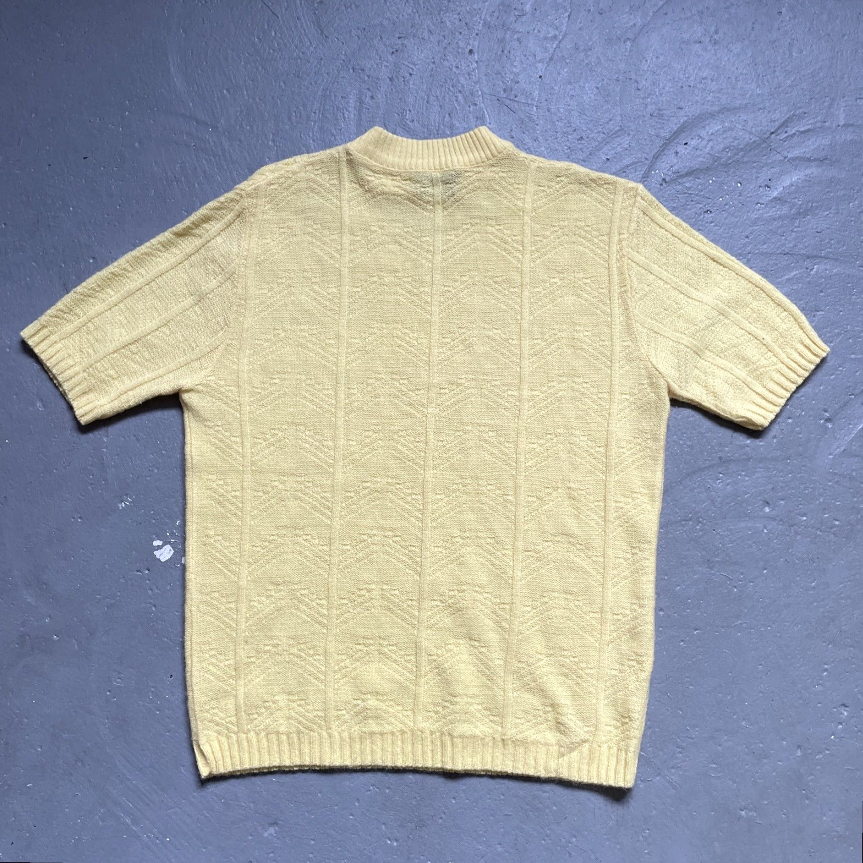 Vintage VINTAGE Towncraft Acrylic Knit Pattern S/S Sweater Mock Neck XL Unisex Adults Yellow 60s 70s Americana Preppy Rockabilly Mod Pullover Knit Mens Womens Size US XL / EU 56 / 4 - 7 Thumbnail