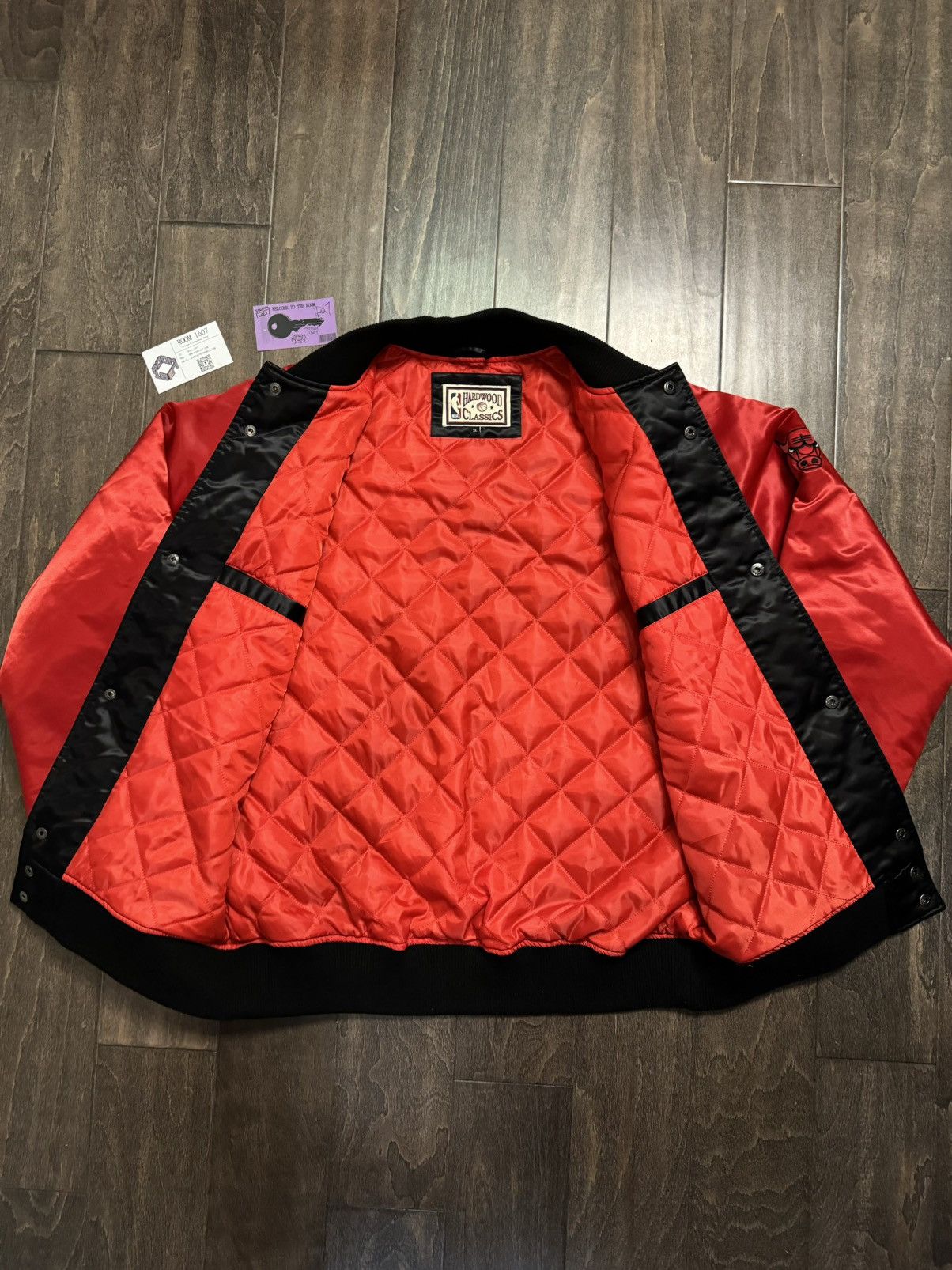 Mitchell & Ness Chicago Bulls 1996 NBA Finals "Hardwood Classics" Jacket Size US XL / EU 56 / 4 - 3 Thumbnail