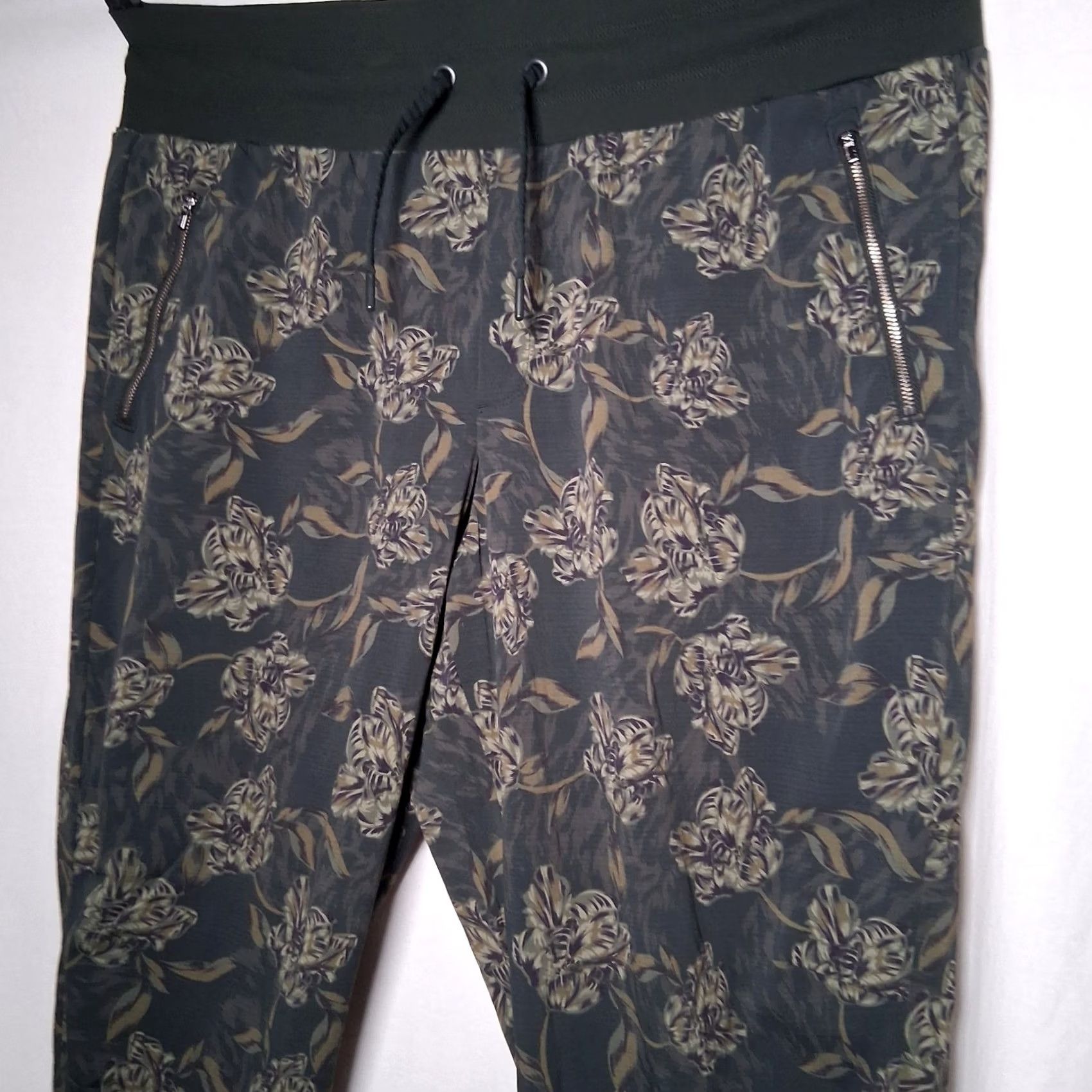 Athleta Athleta Jogger Pants Green Purple Floral Rip Stop Trekkie North 18 Women Size 40" / US 18 - 3 Thumbnail