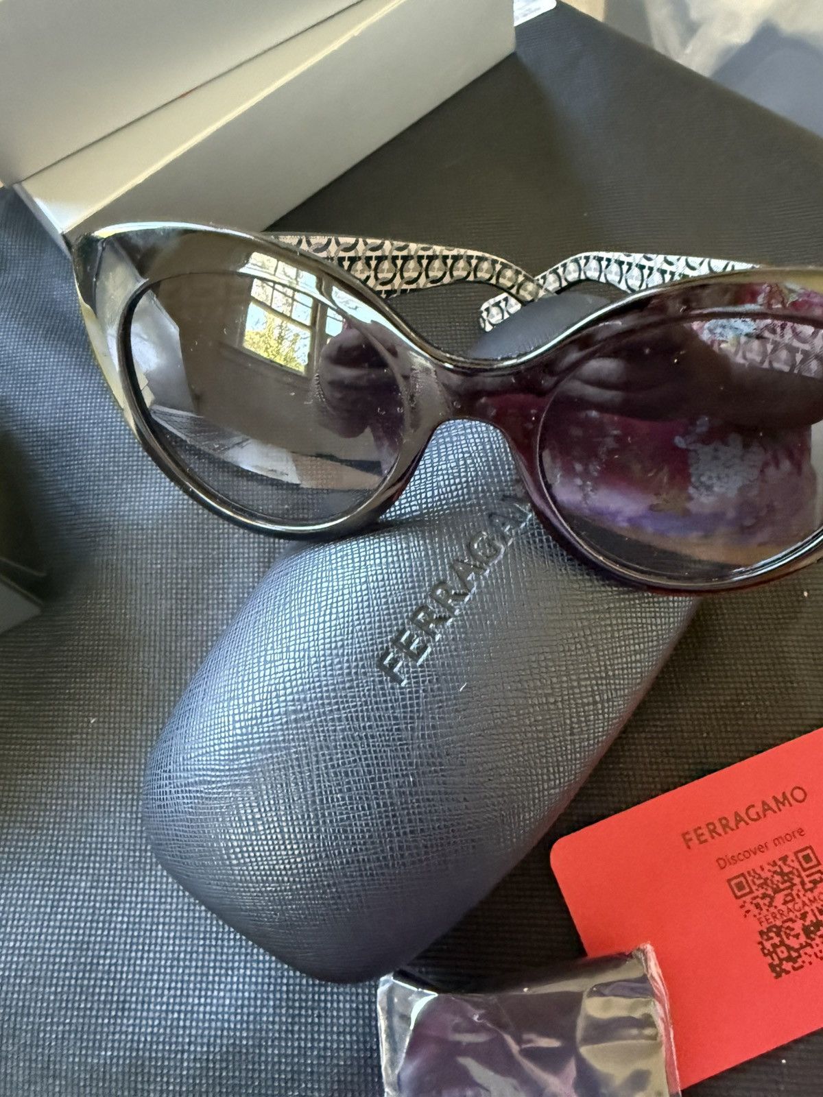 Salvatore Ferragamo Ferragamo Black Cateyed Sunglasses Size ONE SIZE - 1 Thumbnail