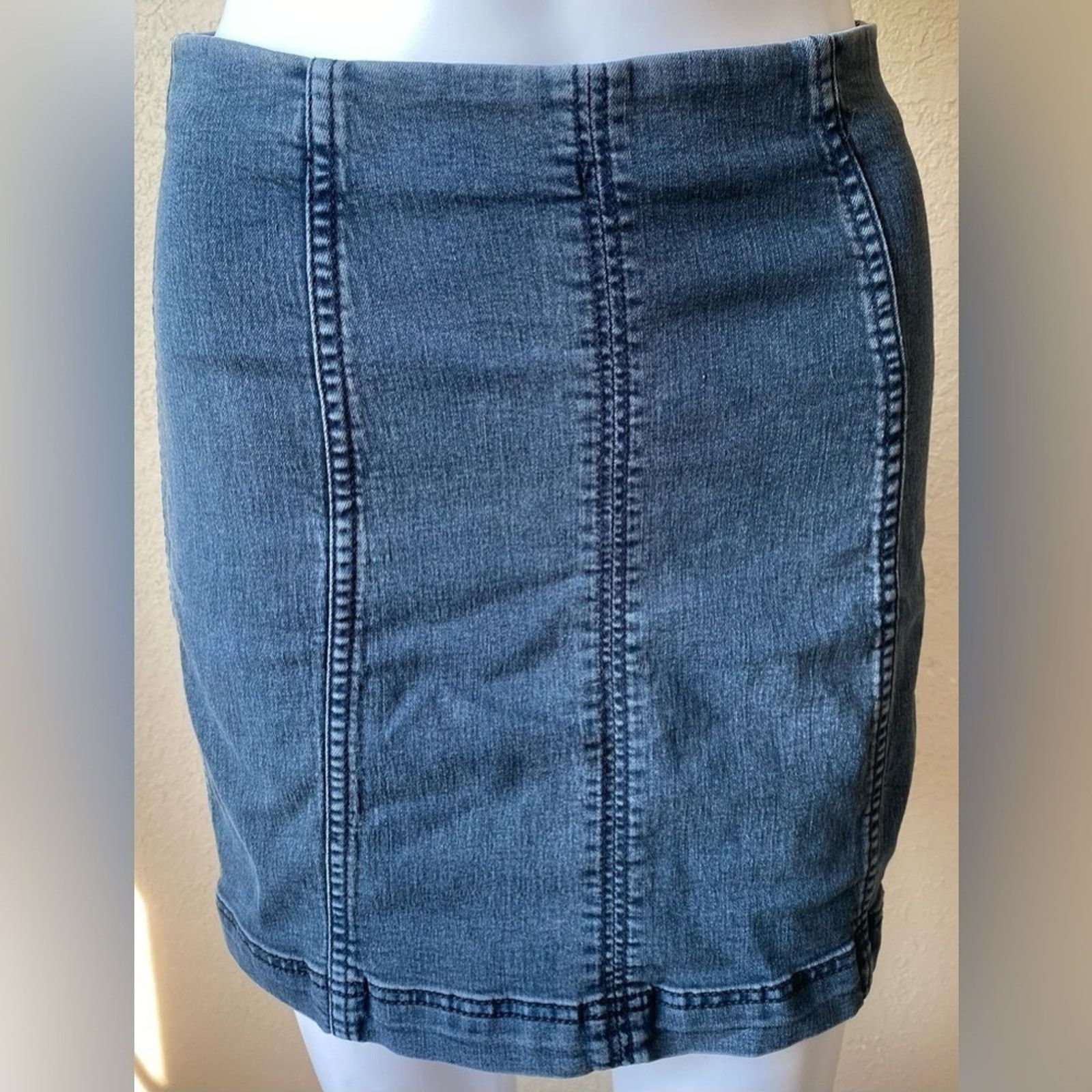 Free People Free People | Jean Denim Dark Wash Mini High Rise Skirt | 4 Size 27" / US 4 / IT 40 - 1 Thumbnail