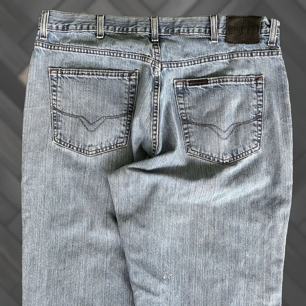 Harley Davidson VINTAGE Harley-Davidson Jeans Straight Leg Light Blue 39x31 Mens Denim Distressed 5-Pocket Biker Grunge 90s USA Men Size US 39 - 1 Thumbnail