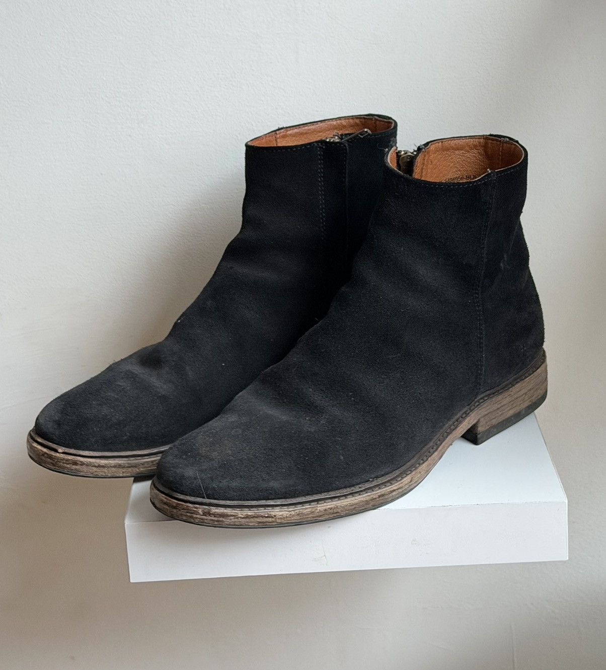 Frye Frye Chris inside zip Black Suede 7.5D ankle boots Chelsea Size US 7.5 / EU 40-41 - 1 Thumbnail