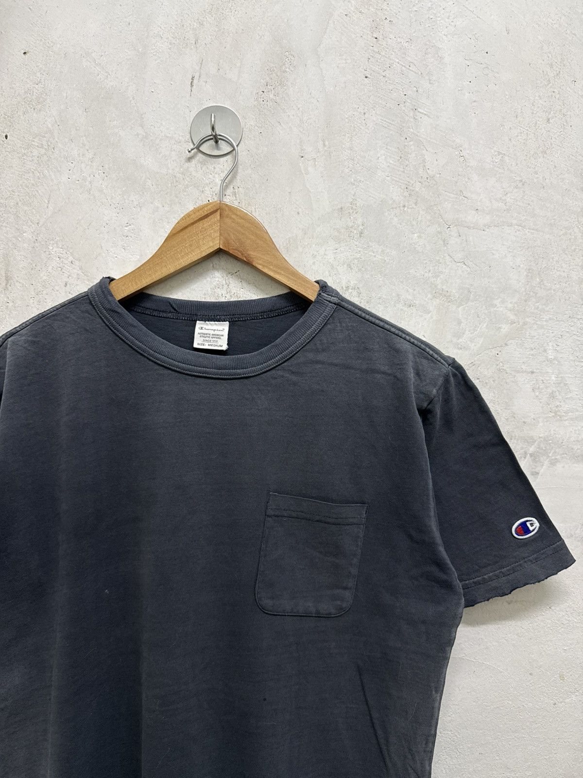 Champion 2000s Champion Sun Faded Distressed Pocket Tees Size US S / EU 44-46 / 1 - 2 Thumbnail