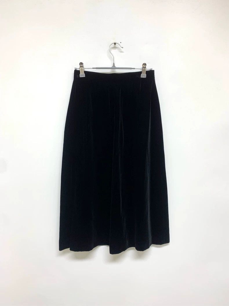 Dior Christian Dior Black Velvet Skirt Size M-2505 Size 30" / US 8 / IT 44 - 2 Thumbnail