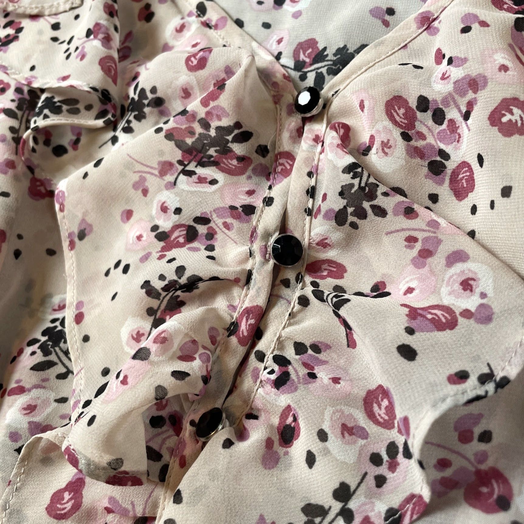 Guess VTG 90s GUESS Blouse Womens Size M Pink Black Floral Chiffon Ruffle Puff Sleeve Short Sleeve Button V-Neck Christmas? Size M / US 6-8 / IT 42-44 - 5 Thumbnail