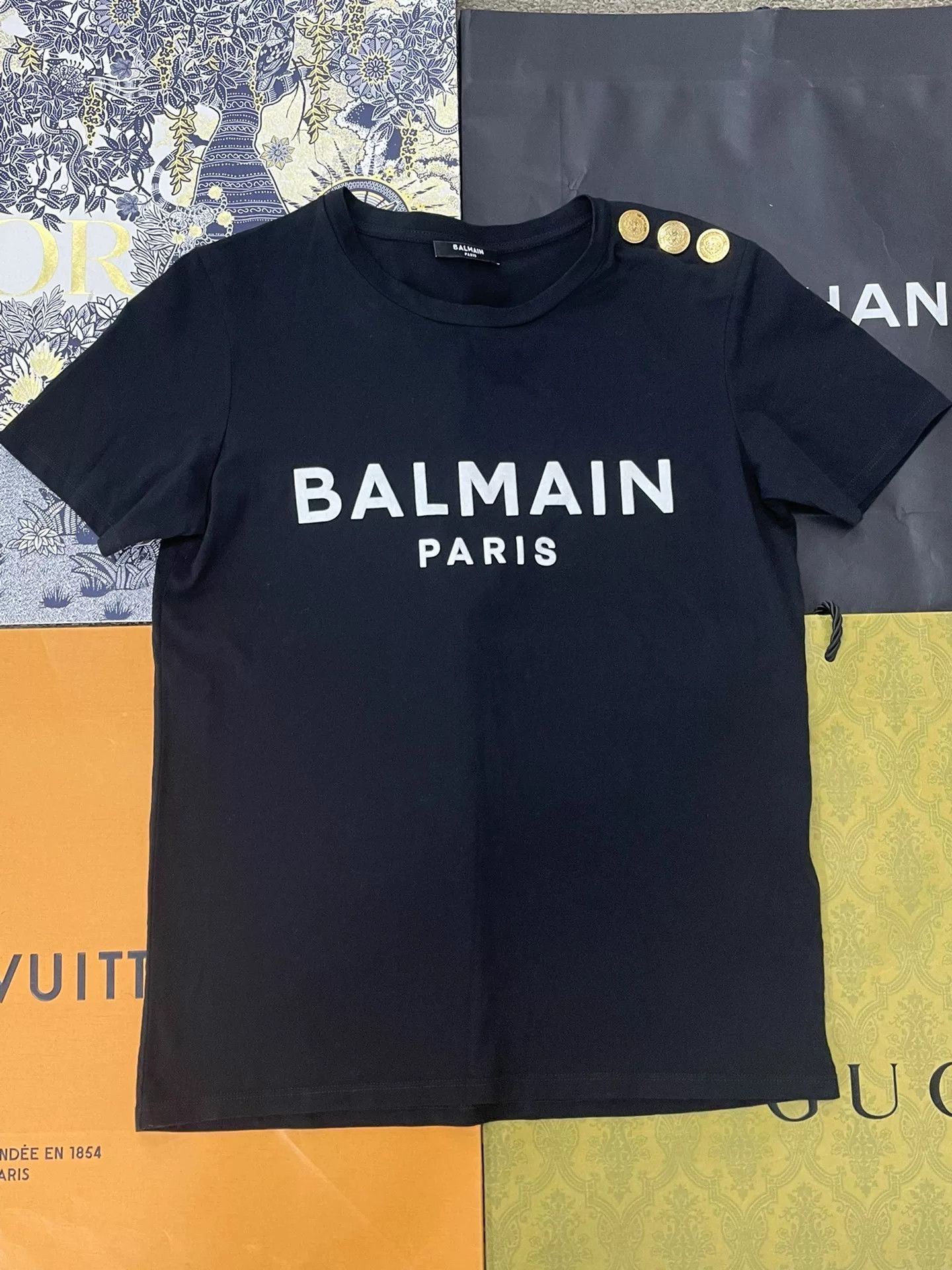 Balmain Balmain Black Gold Button Letter T-shirt Size XS / US 0-2 / IT 36-38 - 1 Thumbnail