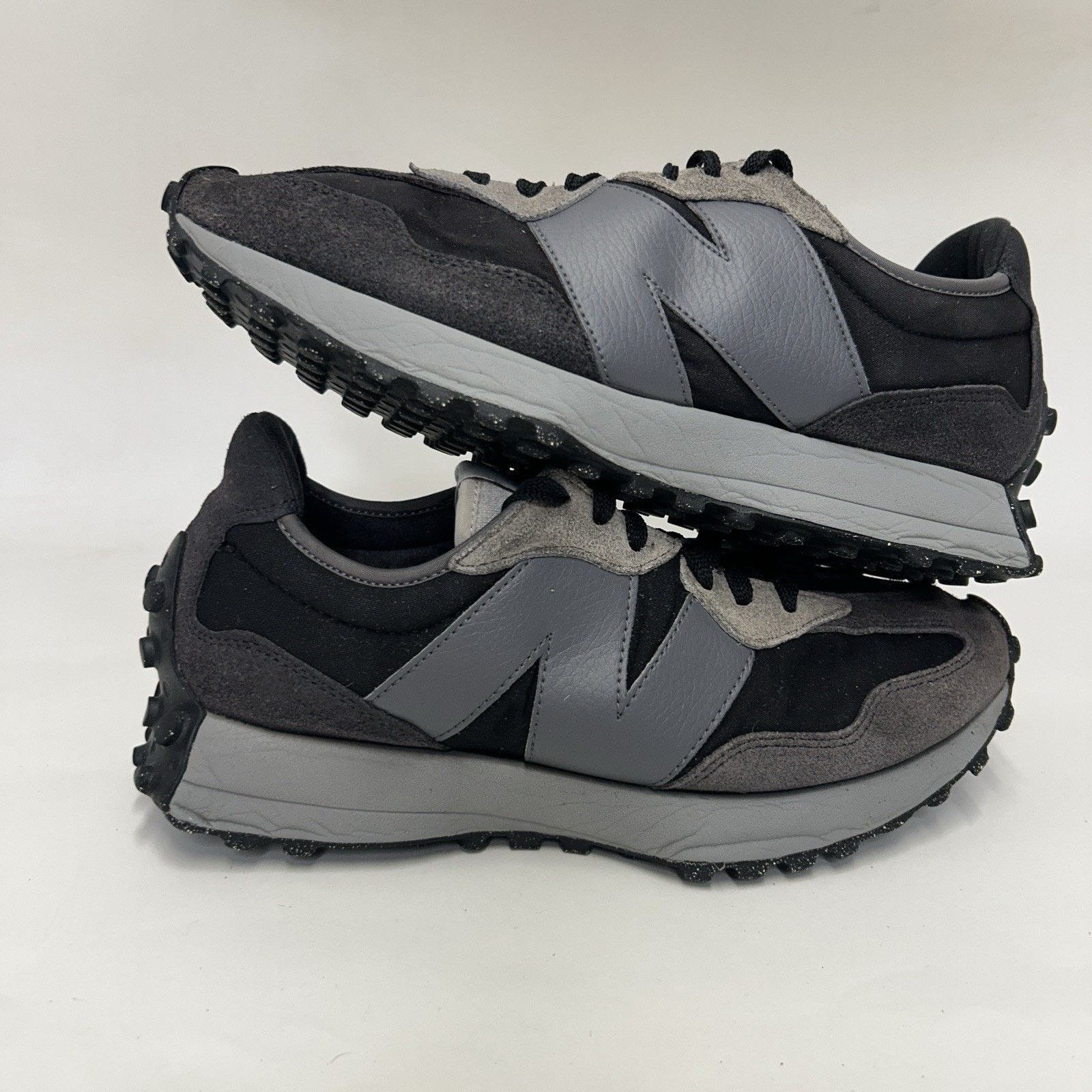 New Balance New Balance 327 “Magnet Phantom” MS327GRM Size US 10.5 / EU 43-44 - 1 Thumbnail