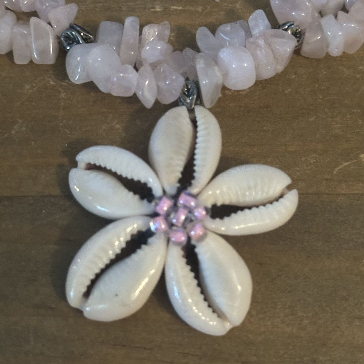 Vintage Vintage rose quartz shell flower cord necklace Size ONE SIZE - 3 Thumbnail