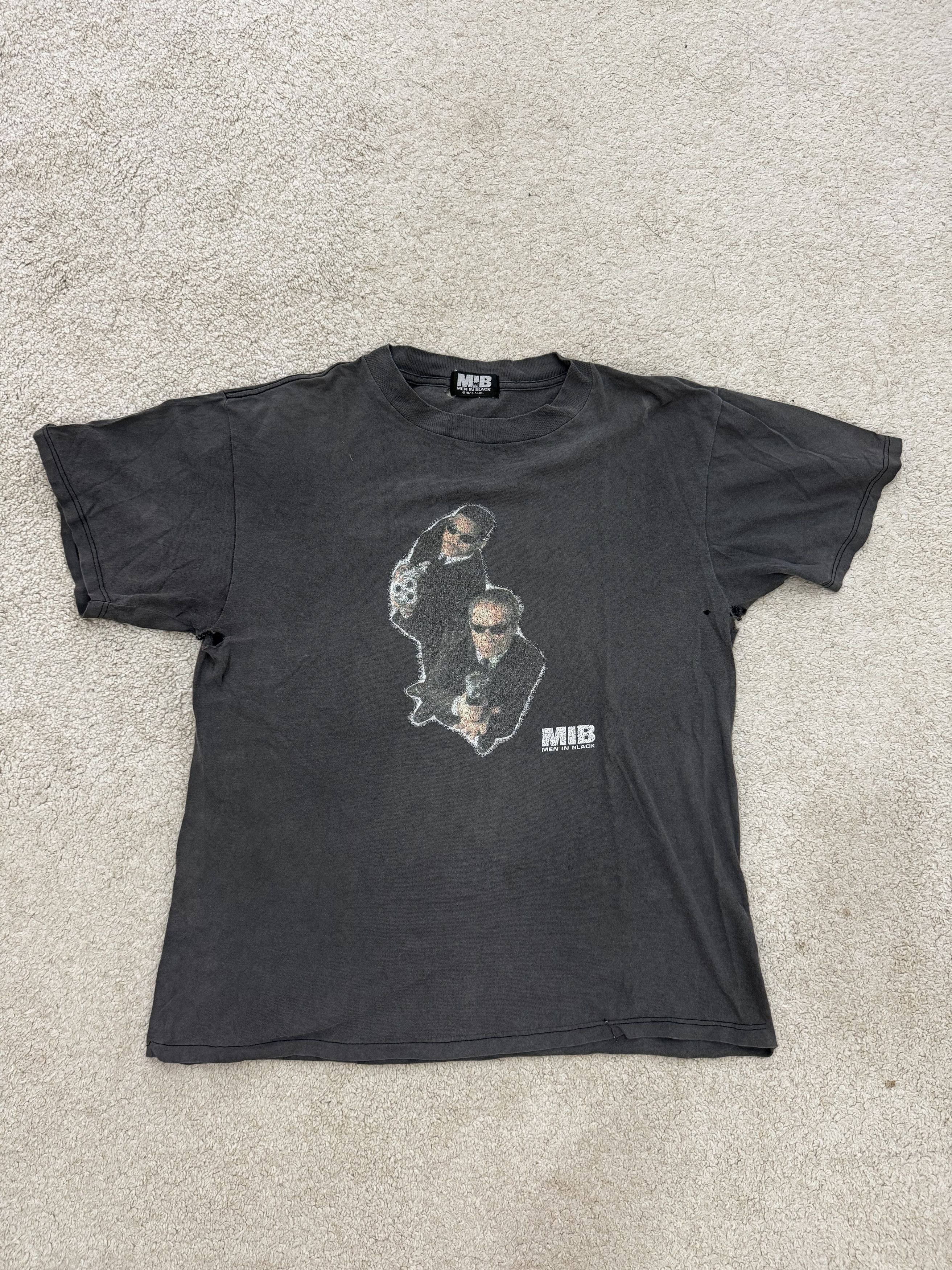 Vintage Vintage 1997 Men In Black Movie Tee Size US L / EU 52-54 / 3 - 1 Thumbnail