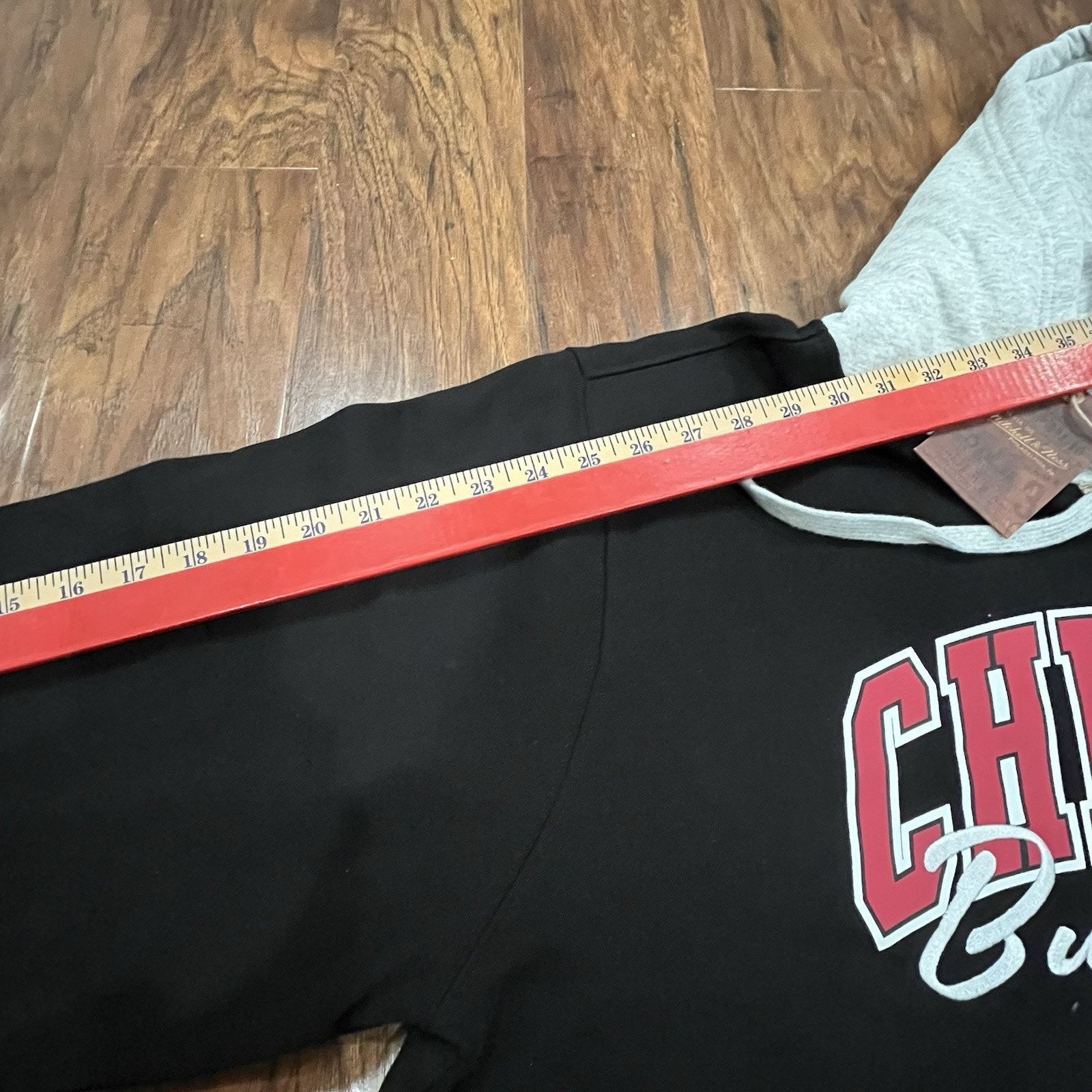 Mitchell & Ness MITCHELL & NESS NBA CHICAGO BULLS FINALS SWEATSHIRT SIZE XL Size US XL / EU 56 / 4 - 5 Thumbnail