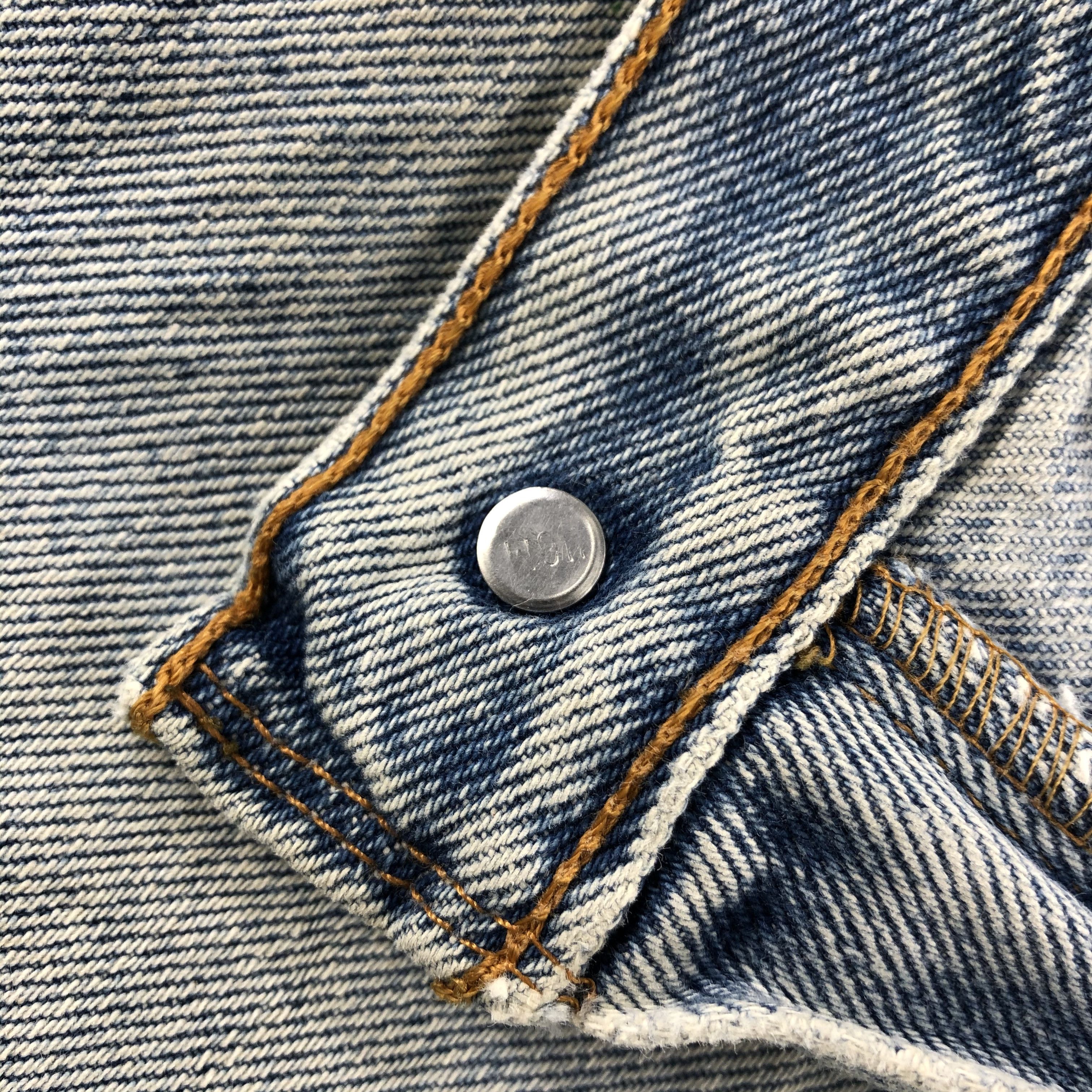 Levi's 90s Vintage Light Wash Levis 550 Jeans- J1355 Size US 35 - 10 Thumbnail