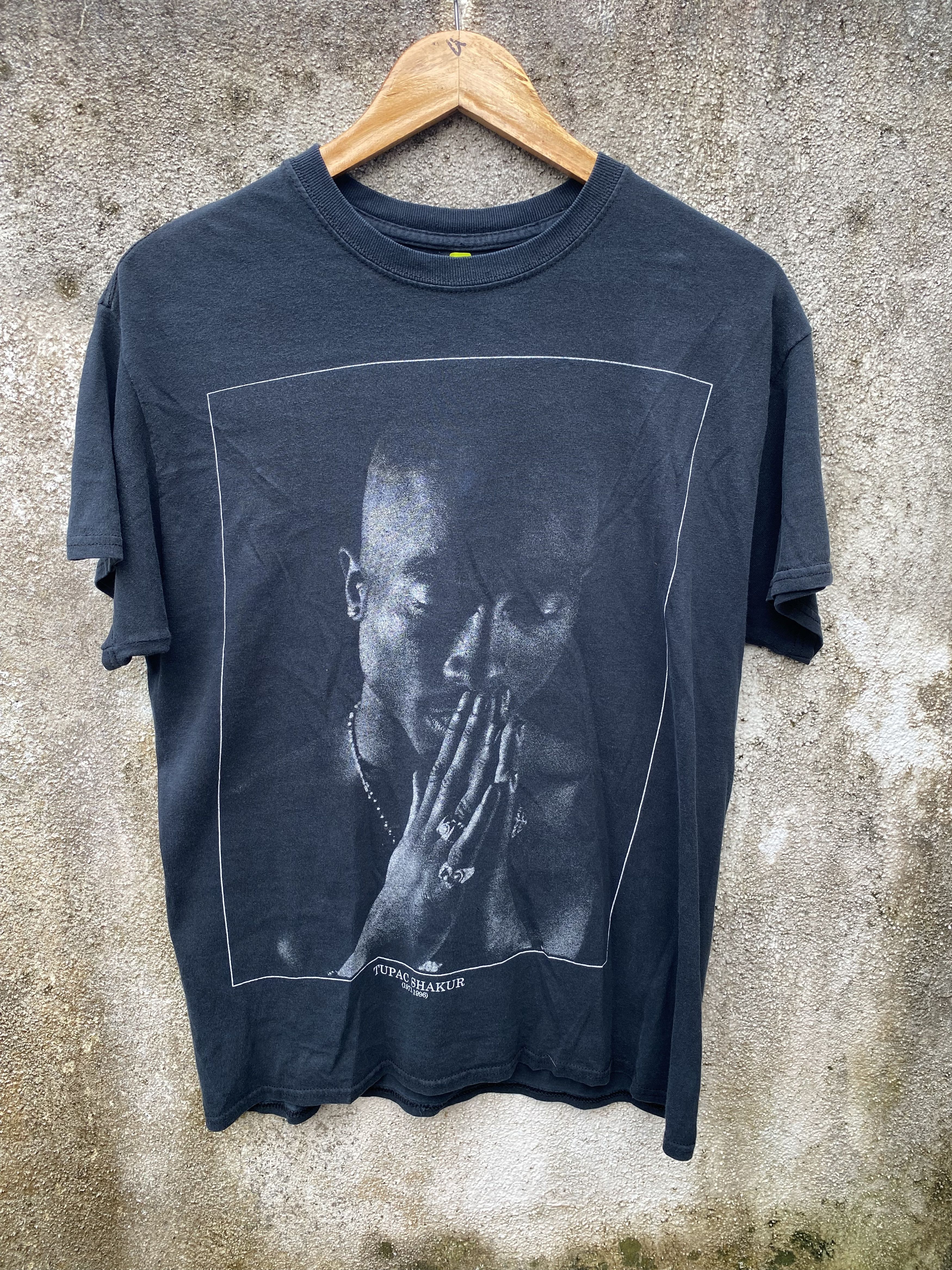 Vintage Early 20’s Tupac Shakur Memorial Potrait Tshirt