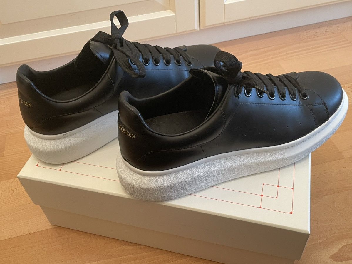 Alexander McQueen Alexander McQueen Men’s Oversized Sneaker in Black Size US 11 / EU 44 - 1 Thumbnail