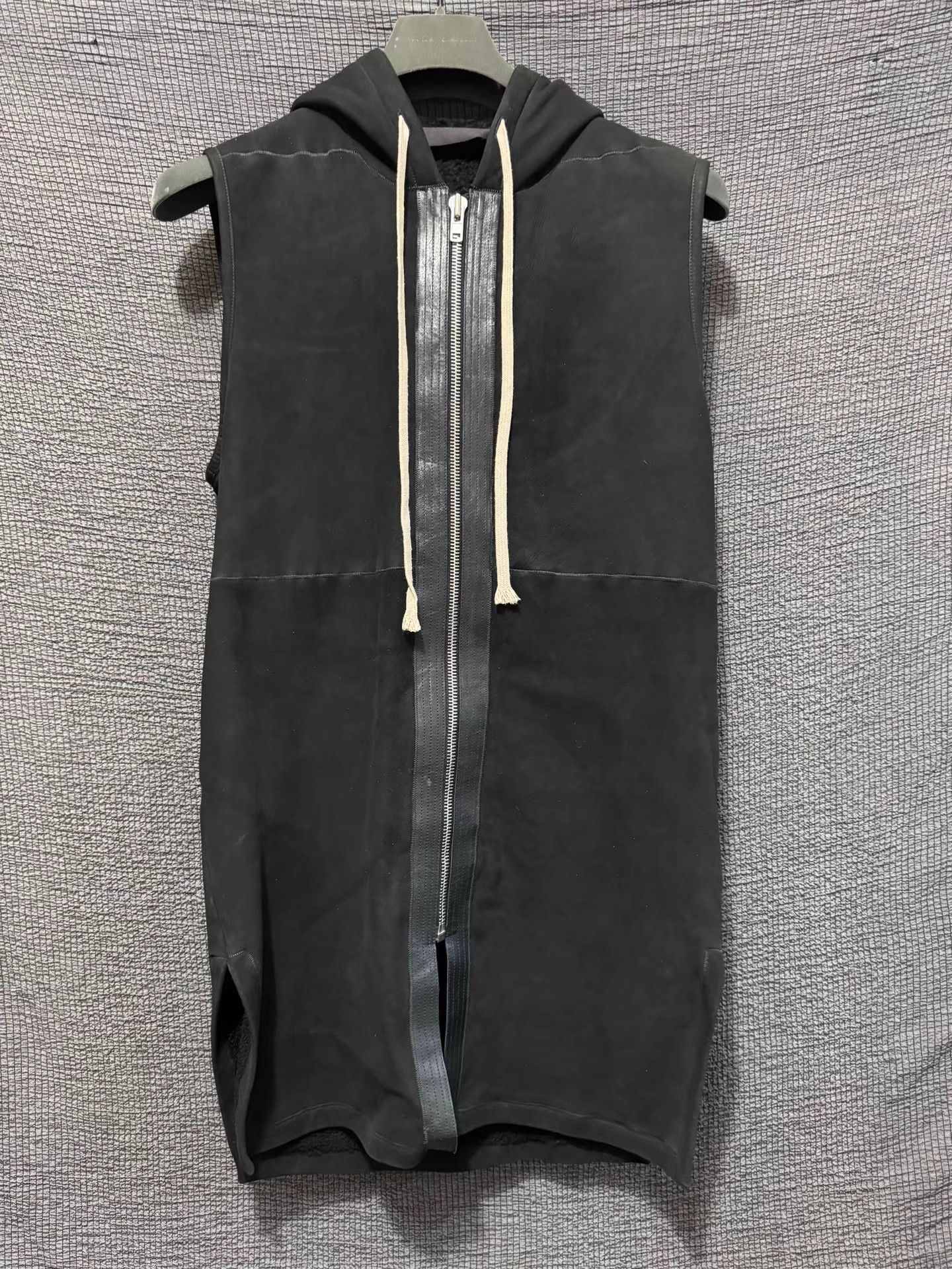 Rick Owens Rick Owens shearling hooded vest Size US M / EU 48-50 / 2 - 1 Thumbnail