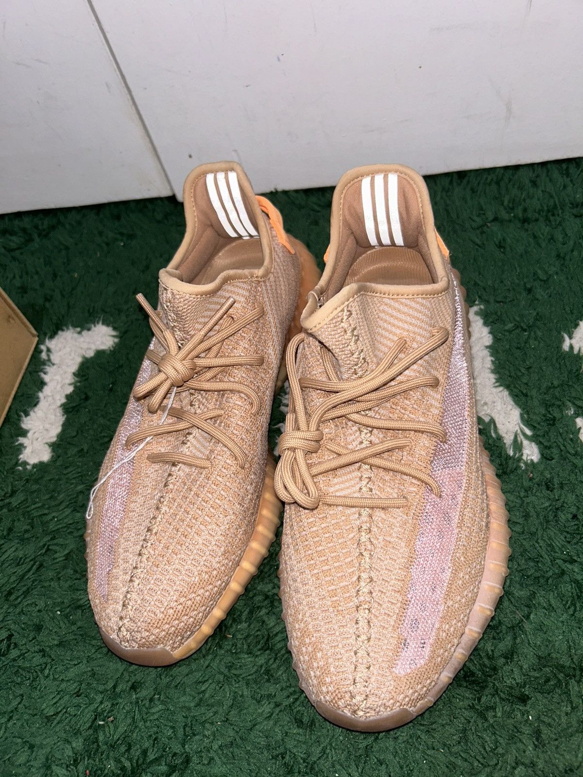 Adidas Size 10.5 - adidas Yeezy Boost 350 V2 Clay preowned With Box Size US 10.5 / EU 43-44 - 4 Thumbnail