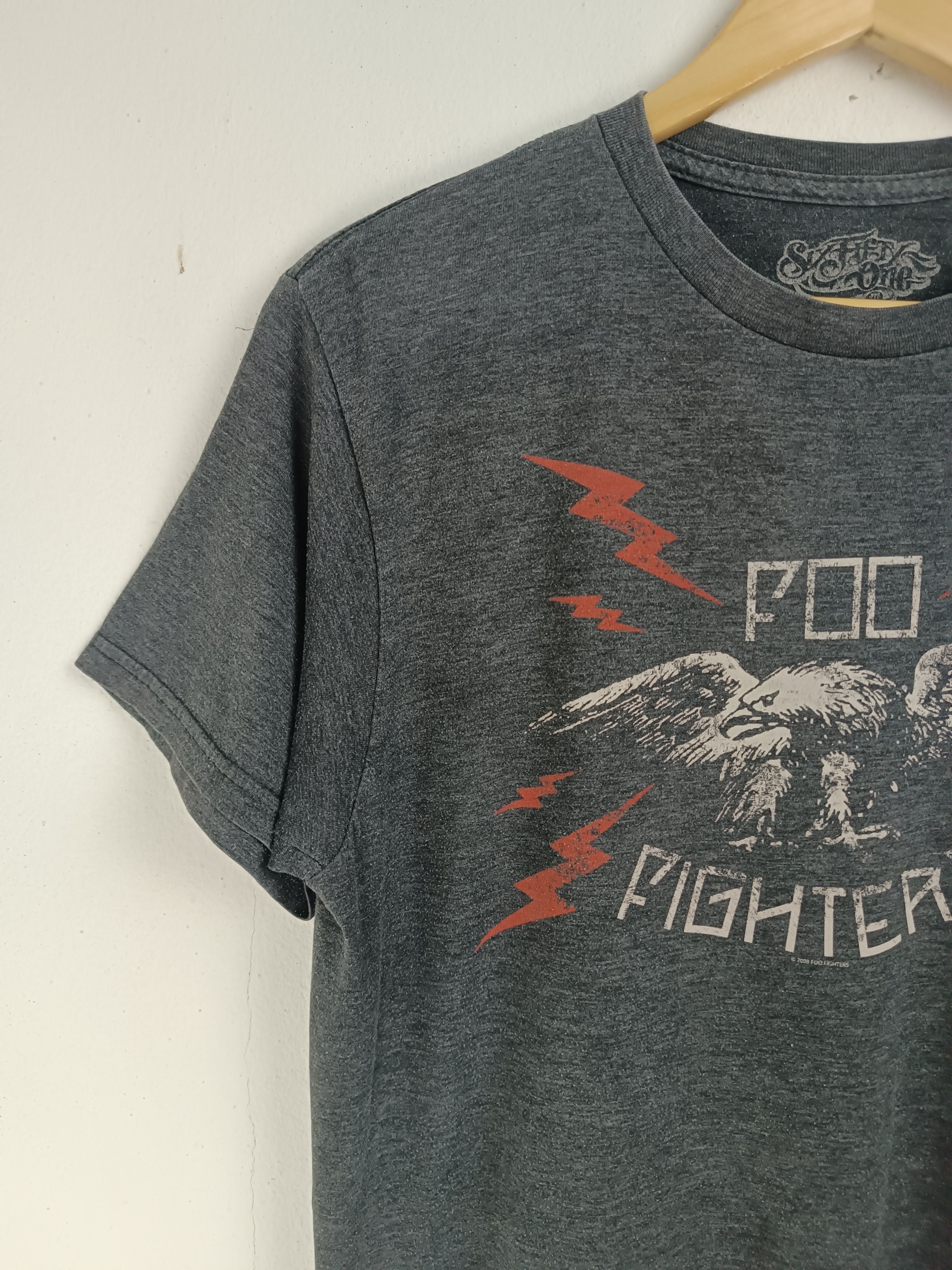 Band Tees VINTAGE 2008 FOO FIGHTERS TEE nirvana grunge y2k pearl jam Size US M / EU 48-50 / 2 - 5 Thumbnail