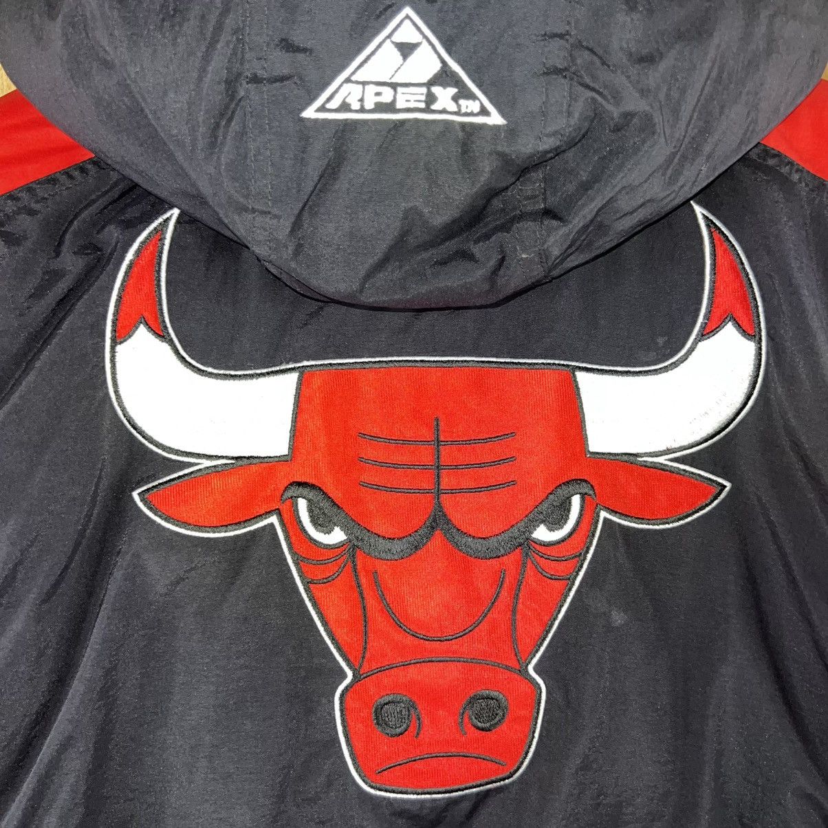 Apex One VINTAGE 90s APEX ONE NBA CHICAGO BULLS LOGO PUFFER JACKET Size US L / EU 52-54 / 3 - 12 Thumbnail